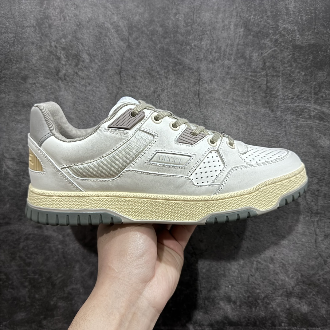 【广东纯原版本】古驰 低帮板鞋 米白灰暗紫绿色 冲孔做旧 2023冬季新品 将古典和现代相融合 高奢古驰Gucci Screener GG High-Top Sneaker 经典原型复古低帮百搭做旧老爹板鞋 原楦原纸版数据开发版型 升级全套专柜抹茶色配件及包装物 外盒标嵌入核心防伪芯片装置及鞋子支持NFC感应读取 采用进口意大利软质小牛皮鞋面材质 同源一致真丝绸防尘鞋套袋 全真小牛皮贴附鞋垫及PU缓震乳胶 原比值数据开发独立双层TPR组合鞋底 内里嵌入柔顺网织布物料 纯手工轻度做旧效果 原装进口饰金属双G椭圆形珐琅细节 货号:765340 AACV6 9160 尺码:35-45-选品中心
