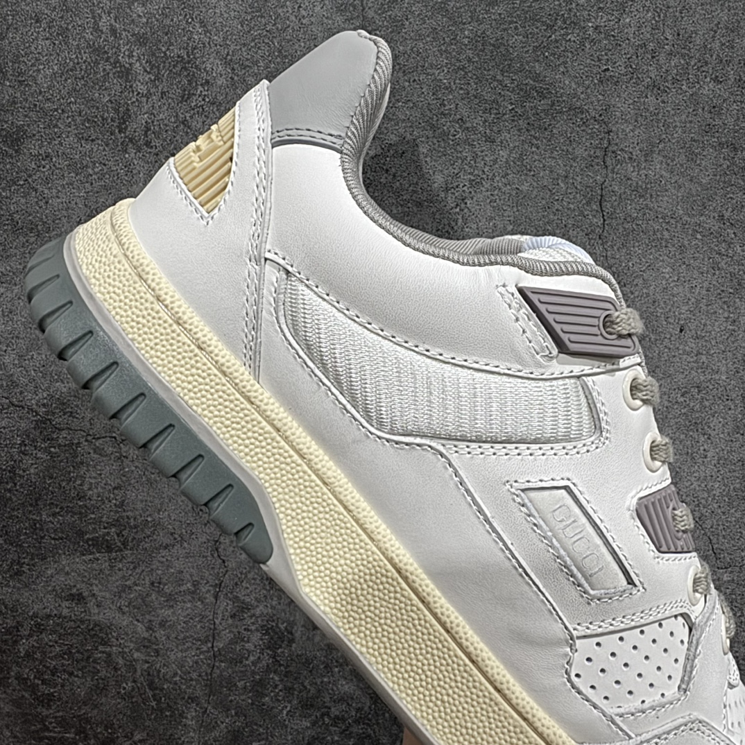 图片[7]-【广东纯原版本】古驰 低帮板鞋 米白灰暗紫绿色 冲孔做旧 2023冬季新品 将古典和现代相融合 高奢古驰Gucci Screener GG High-Top Sneaker 经典原型复古低帮百搭做旧老爹板鞋 原楦原纸版数据开发版型 升级全套专柜抹茶色配件及包装物 外盒标嵌入核心防伪芯片装置及鞋子支持NFC感应读取 采用进口意大利软质小牛皮鞋面材质 同源一致真丝绸防尘鞋套袋 全真小牛皮贴附鞋垫及PU缓震乳胶 原比值数据开发独立双层TPR组合鞋底 内里嵌入柔顺网织布物料 纯手工轻度做旧效果 原装进口饰金属双G椭圆形珐琅细节 货号：765340 AACV6 9160 尺码：35-45-选品中心