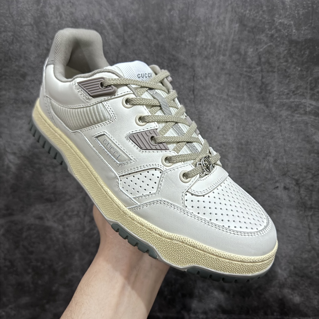 图片[3]-【广东纯原版本】古驰 低帮板鞋 米白灰暗紫绿色 冲孔做旧 2023冬季新品 将古典和现代相融合 高奢古驰Gucci Screener GG High-Top Sneaker 经典原型复古低帮百搭做旧老爹板鞋 原楦原纸版数据开发版型 升级全套专柜抹茶色配件及包装物 外盒标嵌入核心防伪芯片装置及鞋子支持NFC感应读取 采用进口意大利软质小牛皮鞋面材质 同源一致真丝绸防尘鞋套袋 全真小牛皮贴附鞋垫及PU缓震乳胶 原比值数据开发独立双层TPR组合鞋底 内里嵌入柔顺网织布物料 纯手工轻度做旧效果 原装进口饰金属双G椭圆形珐琅细节 货号：765340 AACV6 9160 尺码：35-45-选品中心