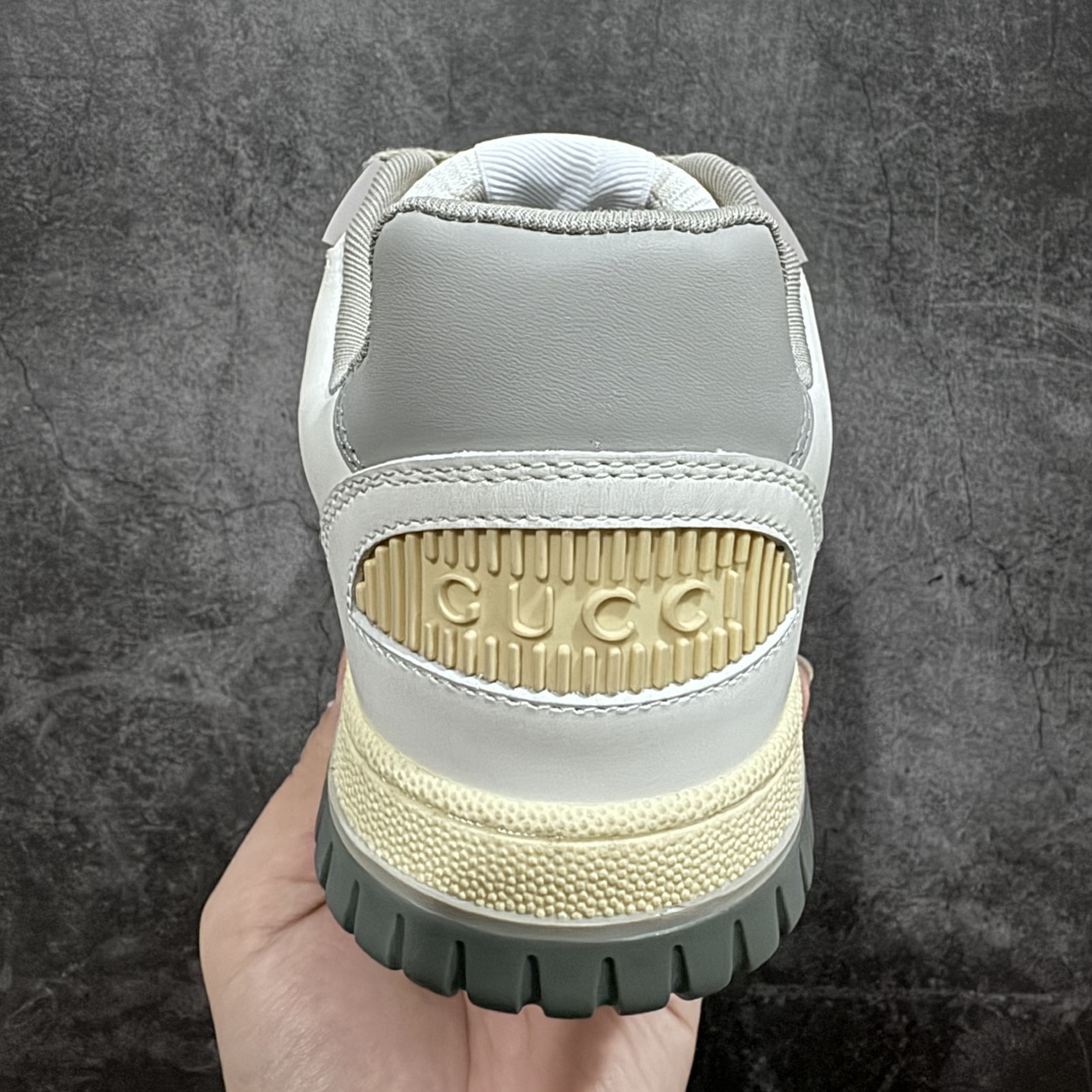 图片[4]-【广东纯原版本】古驰 低帮板鞋 米白灰暗紫绿色 冲孔做旧 2023冬季新品 将古典和现代相融合 高奢古驰Gucci Screener GG High-Top Sneaker 经典原型复古低帮百搭做旧老爹板鞋 原楦原纸版数据开发版型 升级全套专柜抹茶色配件及包装物 外盒标嵌入核心防伪芯片装置及鞋子支持NFC感应读取 采用进口意大利软质小牛皮鞋面材质 同源一致真丝绸防尘鞋套袋 全真小牛皮贴附鞋垫及PU缓震乳胶 原比值数据开发独立双层TPR组合鞋底 内里嵌入柔顺网织布物料 纯手工轻度做旧效果 原装进口饰金属双G椭圆形珐琅细节 货号：765340 AACV6 9160 尺码：35-45-选品中心
