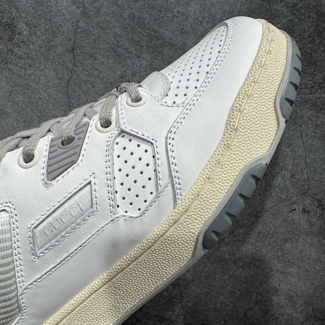 图片[6]-【广东纯原版本】古驰 低帮板鞋 米白灰暗紫绿色 冲孔做旧 2023冬季新品 将古典和现代相融合 高奢古驰Gucci Screener GG High-Top Sneaker 经典原型复古低帮百搭做旧老爹板鞋 原楦原纸版数据开发版型 升级全套专柜抹茶色配件及包装物 外盒标嵌入核心防伪芯片装置及鞋子支持NFC感应读取 采用进口意大利软质小牛皮鞋面材质 同源一致真丝绸防尘鞋套袋 全真小牛皮贴附鞋垫及PU缓震乳胶 原比值数据开发独立双层TPR组合鞋底 内里嵌入柔顺网织布物料 纯手工轻度做旧效果 原装进口饰金属双G椭圆形珐琅细节 货号：765340 AACV6 9160 尺码：35-45-选品中心