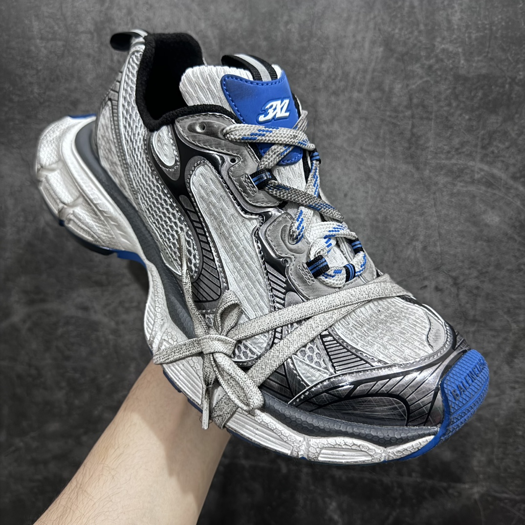图片[3]-【X版纯原】BALENCIAGA 3XL Sneakers 巴黎世家十代网布系带低帮走秀复古老爹鞋 全新版本 全新顶端品质 全套原纸板楦头开发 最原汁原味的灵魂版型 全鞋荧光划线卡点 胶水把控整洁度追求极致完美 每一双都是工艺品 多重QC质检 超越公司货的品控标准 实实在在的免检产品 原盒原配 正确字体电绣 粗细、位置、大小正确 侧边TPU 透气孔匹配意产原版 正确分离大底 TPU软底 原版一致大底LOGO 立体感十足 原厂皮料水洗做旧 采购原厂网纱 不含皮革 网布材料和聚氨酯 磨损效果 鞋头边缘和后帮 Balenciaga 徽标 鞋面和后跟凸印尺码 鞋舌 3XL 橡胶品牌标识和反光细节 鞋帮拉袢和鞋舌拉祥 配反光细节 备用鞋带在鞋履前侧 可在穿着前取下 便于不同造型搭配 正常尺码 尺码：35 36 37 38 39 40 41 42 43 44 45 46-选品中心