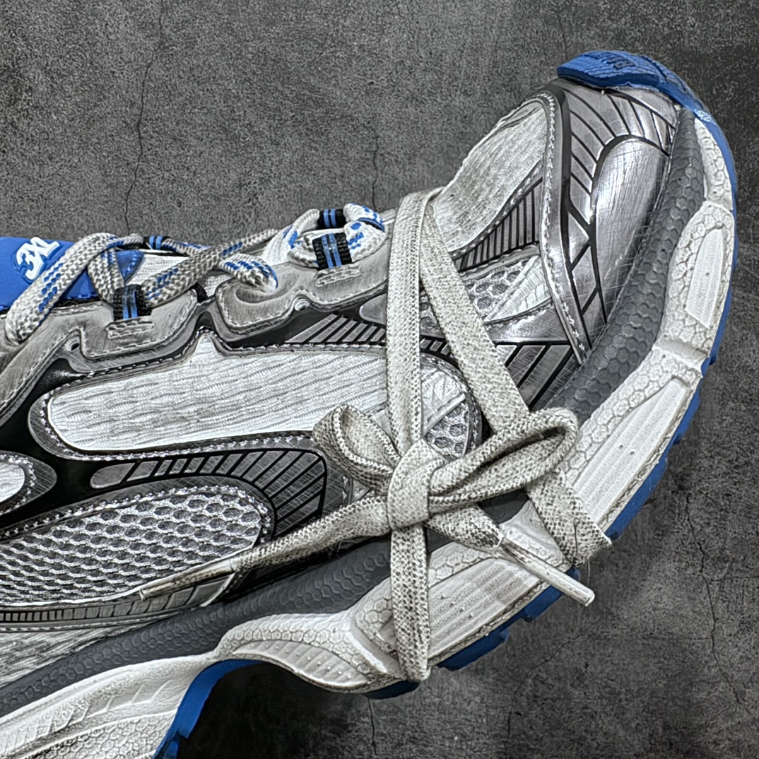 图片[6]-【X版纯原】BALENCIAGA 3XL Sneakers 巴黎世家十代网布系带低帮走秀复古老爹鞋 全新版本 全新顶端品质 全套原纸板楦头开发 最原汁原味的灵魂版型 全鞋荧光划线卡点 胶水把控整洁度追求极致完美 每一双都是工艺品 多重QC质检 超越公司货的品控标准 实实在在的免检产品 原盒原配 正确字体电绣 粗细、位置、大小正确 侧边TPU 透气孔匹配意产原版 正确分离大底 TPU软底 原版一致大底LOGO 立体感十足 原厂皮料水洗做旧 采购原厂网纱 不含皮革 网布材料和聚氨酯 磨损效果 鞋头边缘和后帮 Balenciaga 徽标 鞋面和后跟凸印尺码 鞋舌 3XL 橡胶品牌标识和反光细节 鞋帮拉袢和鞋舌拉祥 配反光细节 备用鞋带在鞋履前侧 可在穿着前取下 便于不同造型搭配 正常尺码 尺码：35 36 37 38 39 40 41 42 43 44 45 46-选品中心