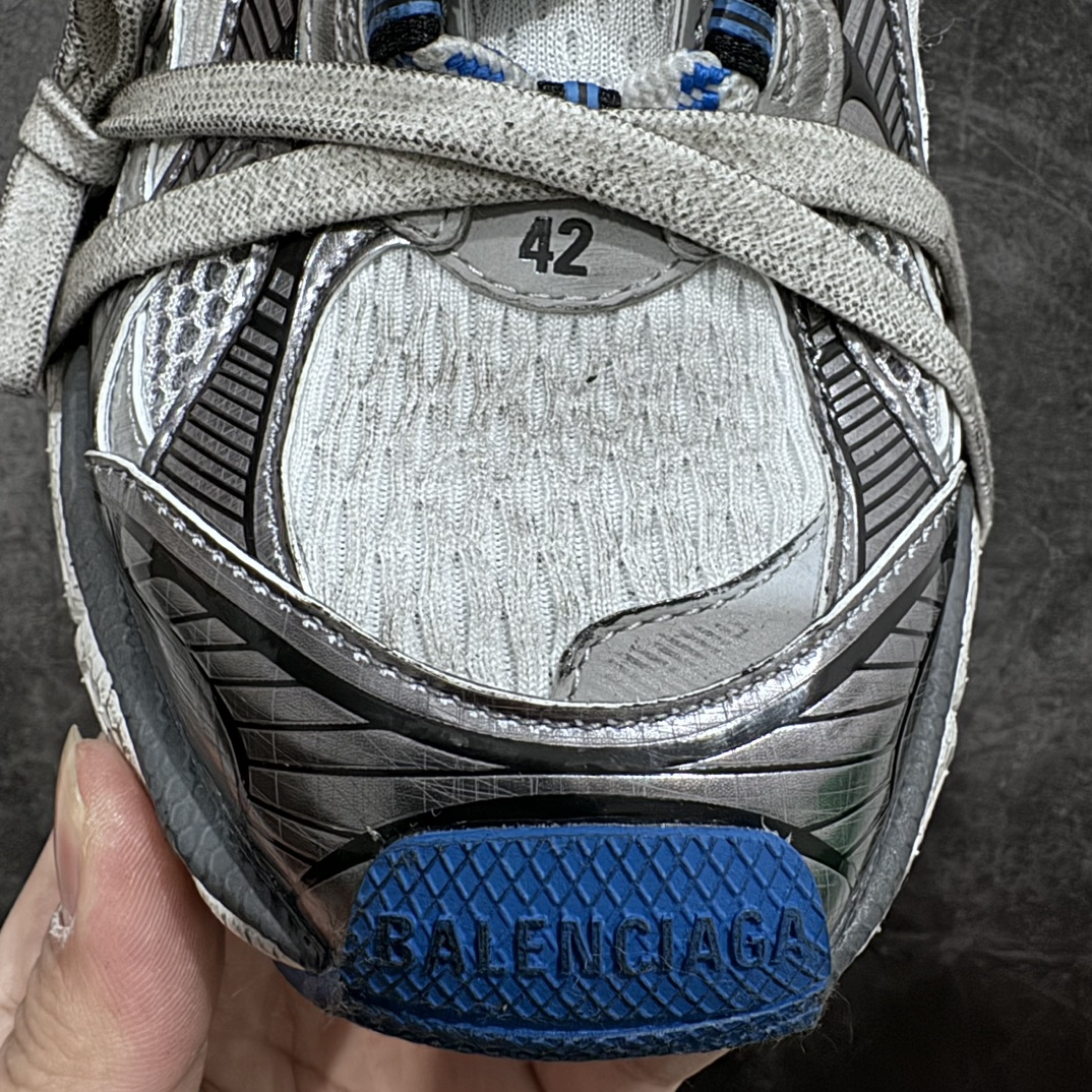 图片[5]-【X版纯原】BALENCIAGA 3XL Sneakers 巴黎世家十代网布系带低帮走秀复古老爹鞋 全新版本 全新顶端品质 全套原纸板楦头开发 最原汁原味的灵魂版型 全鞋荧光划线卡点 胶水把控整洁度追求极致完美 每一双都是工艺品 多重QC质检 超越公司货的品控标准 实实在在的免检产品 原盒原配 正确字体电绣 粗细、位置、大小正确 侧边TPU 透气孔匹配意产原版 正确分离大底 TPU软底 原版一致大底LOGO 立体感十足 原厂皮料水洗做旧 采购原厂网纱 不含皮革 网布材料和聚氨酯 磨损效果 鞋头边缘和后帮 Balenciaga 徽标 鞋面和后跟凸印尺码 鞋舌 3XL 橡胶品牌标识和反光细节 鞋帮拉袢和鞋舌拉祥 配反光细节 备用鞋带在鞋履前侧 可在穿着前取下 便于不同造型搭配 正常尺码 尺码：35 36 37 38 39 40 41 42 43 44 45 46-选品中心