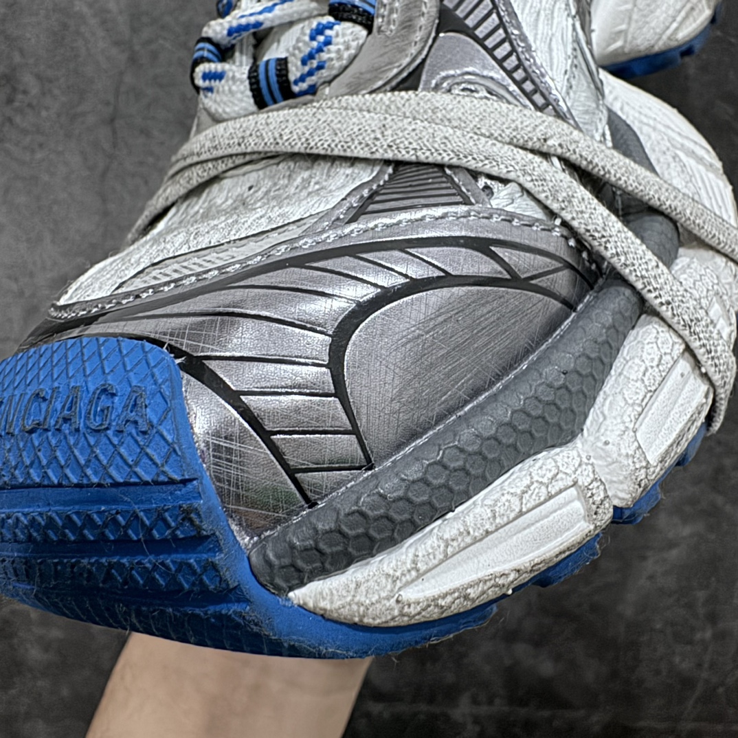 图片[4]-【X版纯原】BALENCIAGA 3XL Sneakers 巴黎世家十代网布系带低帮走秀复古老爹鞋 全新版本 全新顶端品质 全套原纸板楦头开发 最原汁原味的灵魂版型 全鞋荧光划线卡点 胶水把控整洁度追求极致完美 每一双都是工艺品 多重QC质检 超越公司货的品控标准 实实在在的免检产品 原盒原配 正确字体电绣 粗细、位置、大小正确 侧边TPU 透气孔匹配意产原版 正确分离大底 TPU软底 原版一致大底LOGO 立体感十足 原厂皮料水洗做旧 采购原厂网纱 不含皮革 网布材料和聚氨酯 磨损效果 鞋头边缘和后帮 Balenciaga 徽标 鞋面和后跟凸印尺码 鞋舌 3XL 橡胶品牌标识和反光细节 鞋帮拉袢和鞋舌拉祥 配反光细节 备用鞋带在鞋履前侧 可在穿着前取下 便于不同造型搭配 正常尺码 尺码：35 36 37 38 39 40 41 42 43 44 45 46-选品中心