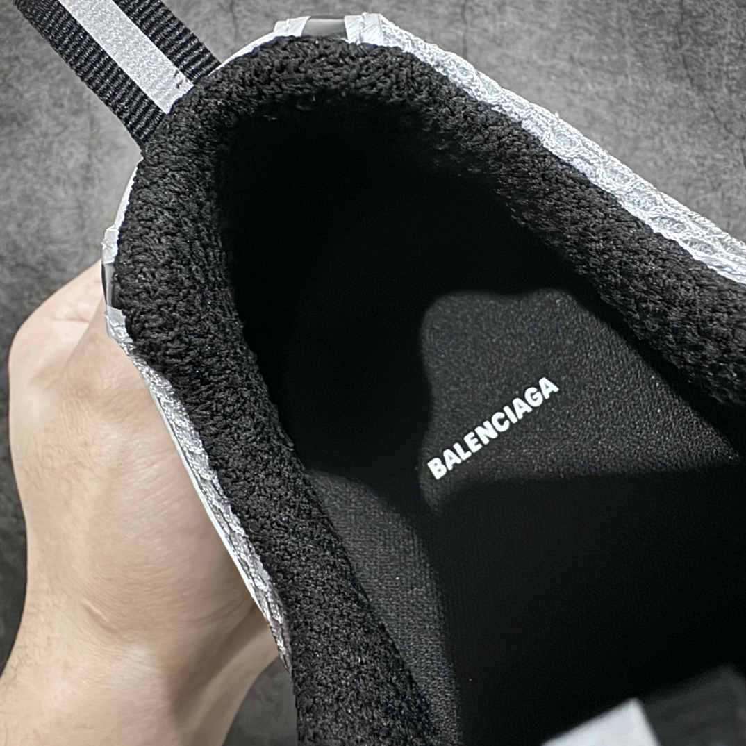 图片[8]-【X版纯原】BALENCIAGA 3XL Sneakers 巴黎世家十代网布系带低帮走秀复古老爹鞋 全新版本 全新顶端品质 全套原纸板楦头开发 最原汁原味的灵魂版型 全鞋荧光划线卡点 胶水把控整洁度追求极致完美 每一双都是工艺品 多重QC质检 超越公司货的品控标准 实实在在的免检产品 原盒原配 正确字体电绣 粗细、位置、大小正确 侧边TPU 透气孔匹配意产原版 正确分离大底 TPU软底 原版一致大底LOGO 立体感十足 原厂皮料水洗做旧 采购原厂网纱 不含皮革 网布材料和聚氨酯 磨损效果 鞋头边缘和后帮 Balenciaga 徽标 鞋面和后跟凸印尺码 鞋舌 3XL 橡胶品牌标识和反光细节 鞋帮拉袢和鞋舌拉祥 配反光细节 备用鞋带在鞋履前侧 可在穿着前取下 便于不同造型搭配 正常尺码 尺码：35 36 37 38 39 40 41 42 43 44 45 46-选品中心
