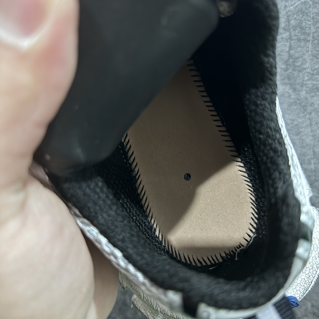 图片[9]-【X版纯原】BALENCIAGA 3XL Sneakers 巴黎世家十代网布系带低帮走秀复古老爹鞋 全新版本 全新顶端品质 全套原纸板楦头开发 最原汁原味的灵魂版型 全鞋荧光划线卡点 胶水把控整洁度追求极致完美 每一双都是工艺品 多重QC质检 超越公司货的品控标准 实实在在的免检产品 原盒原配 正确字体电绣 粗细、位置、大小正确 侧边TPU 透气孔匹配意产原版 正确分离大底 TPU软底 原版一致大底LOGO 立体感十足 原厂皮料水洗做旧 采购原厂网纱 不含皮革 网布材料和聚氨酯 磨损效果 鞋头边缘和后帮 Balenciaga 徽标 鞋面和后跟凸印尺码 鞋舌 3XL 橡胶品牌标识和反光细节 鞋帮拉袢和鞋舌拉祥 配反光细节 备用鞋带在鞋履前侧 可在穿着前取下 便于不同造型搭配 正常尺码 尺码：35 36 37 38 39 40 41 42 43 44 45 46-选品中心