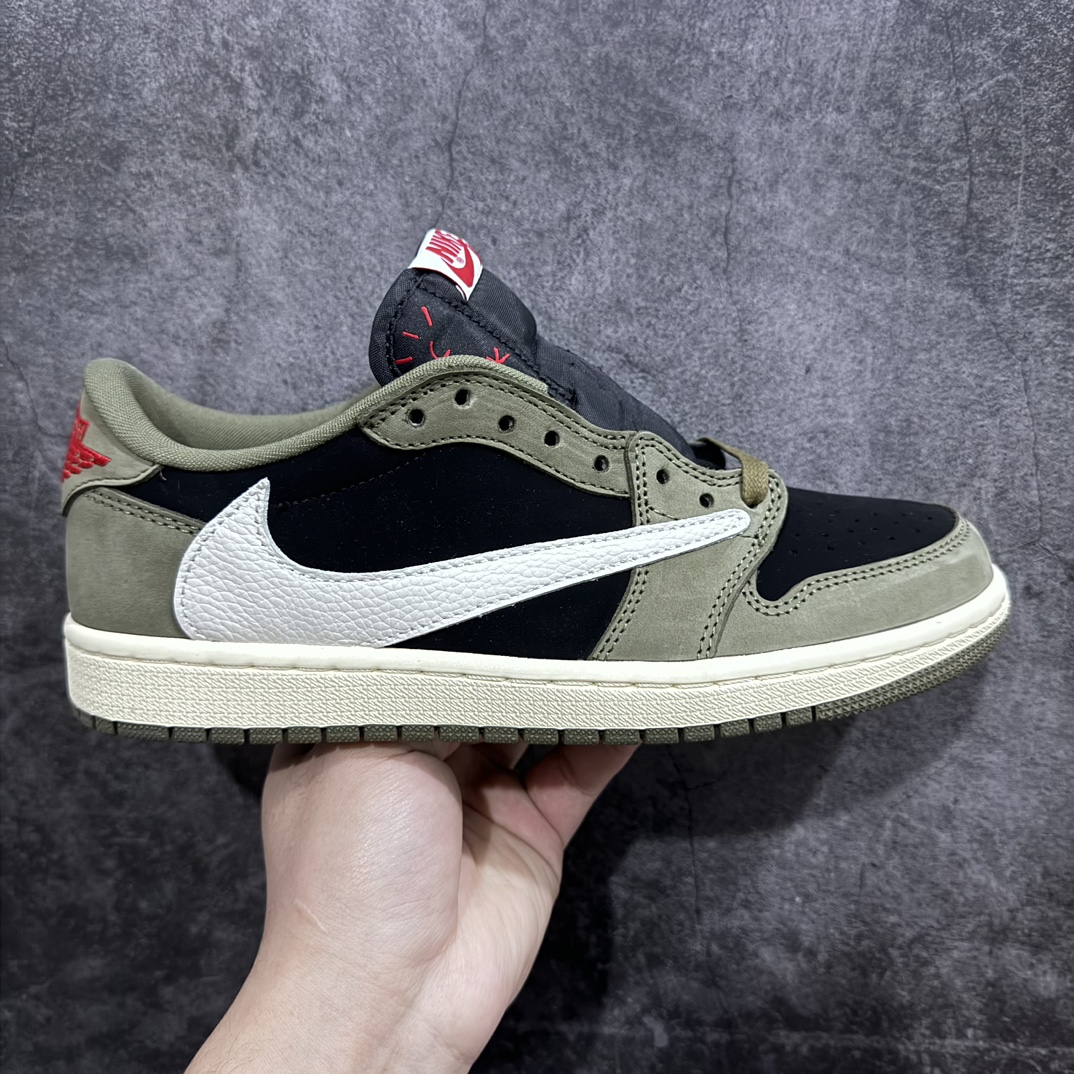 【KZ神版莞产】Travis Scott x Air Jordan AJ1 Low OG SP TS联名军绿倒钩7.0低帮 DM7866-002全系列配色 外贸特供批次 新配色不断更新开发 市场中端王者 全套原纸板楦头开发 确保原汁原味 完美呈现一代版型 一比一鞋头弧度高度鞋身弧度 此版本只针对中端市场 细节品控鞋型随意秒杀市面同价位 鞋型完美 不臃肿别扭 头层皮料加持 用料绝不含糊 进口玻璃冲刀皮料裁剪零毛边 电脑针车工艺 超高鞋面清洁度 最高QC检验标准 控制溢胶瑕疵 原盒原配 飞翼3D高频深度立体 工艺方面大到整体鞋型 漏斗收腰 底线拉帮 LOGO立体程度 小到针眼排布 载片对称 冲孔效果 鞋标规范 鞋垫背胶等等 无一不是口碑收割 每双都是一个回头客SIZE：36 36.5 37.5 38 38.5 39 40 40.5 41 42 42.5 43 44 44.5 45 46 47.5-莆田鞋批发中心