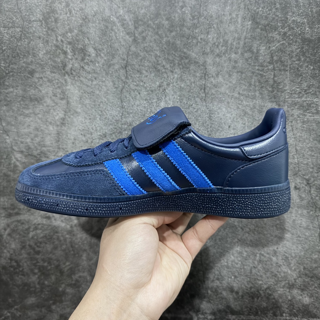 图片[2]-【纯原版】AD Originals Handball Spezial SPZL 手球运动员系列百搭休闲运动板鞋 HP6696市场最高版本 全头层软皮料 区别市场错版n这款来自阿迪达斯的这款HANDBALL SPZL前身是一双手球运动鞋，这一次拿来复刻，所以鞋面的主要色彩选用了黑色， 鞋面外侧除了Spezial字母之外还有三叶草标志。Handball SPZL作为复古手球训练鞋与作为室内足球鞋的Samba有着异曲同工之处，但是质感更为出众的鞋身以及丰富的配色选择比起Samba来讲可以说是更胜一筹了！尺码：36 36⅔ 37⅓ 38 38⅔ 39⅓ 40 40⅔ 41⅓ 42 42⅔ 43⅓ 44 45-莆田鞋批发中心