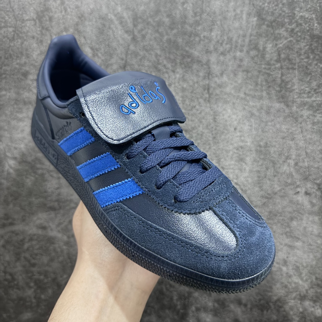 图片[3]-【纯原版】AD Originals Handball Spezial SPZL 手球运动员系列百搭休闲运动板鞋 HP6696市场最高版本 全头层软皮料 区别市场错版n这款来自阿迪达斯的这款HANDBALL SPZL前身是一双手球运动鞋，这一次拿来复刻，所以鞋面的主要色彩选用了黑色， 鞋面外侧除了Spezial字母之外还有三叶草标志。Handball SPZL作为复古手球训练鞋与作为室内足球鞋的Samba有着异曲同工之处，但是质感更为出众的鞋身以及丰富的配色选择比起Samba来讲可以说是更胜一筹了！尺码：36 36⅔ 37⅓ 38 38⅔ 39⅓ 40 40⅔ 41⅓ 42 42⅔ 43⅓ 44 45-莆田鞋批发中心