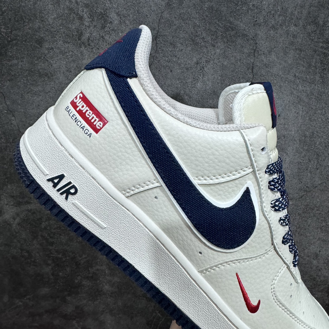 Supreme x Nike Air Force 1'07 Low joint model off-white and dark blue sneakers HD9888-003