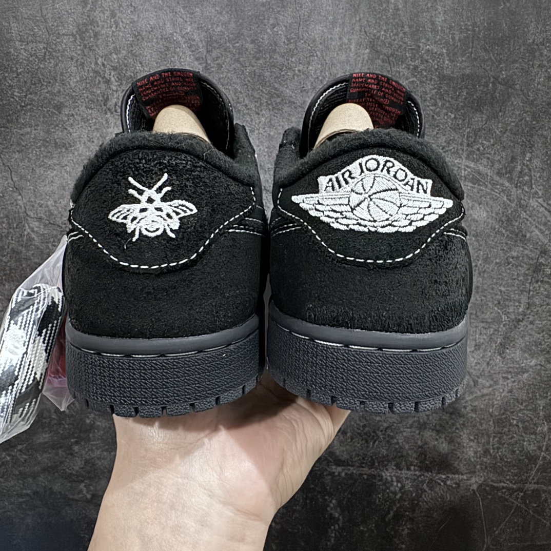 图片[2]-【全新GX版】Air Jordan 1 x Travis ScottnAJ1 x TS联名黑倒钩DM7866-001nn全新版本出货 巅峰品质 天花板级别n细节改进版 实拍所见即所得 自行揣摩n此版在各大纯原阵营中 绝对是Top级别的存在‼️n实物过于完美 高端零售主推版本 关键价格也不杀猪💪🏻nn纯原第一梯队版本 细节均没毛病 品质自观实拍👇🏻n所有皮料均来自原厂 所有细节均多次校对n针车效果同步原鞋 刺绣拉到原厂定做n原楦原纸板开发 后跟弧度收口自然不对折极致一眼正品既视感 进口玻璃冲刀皮料裁剪零毛边承诺百分百一致原鞋 鞋面清洁度最高 QC检验标准 控制溢胶 鞋盒、防尘纸 配件鞋带 均采购来自原厂n 尺码：36-48.5-莆田鞋批发中心