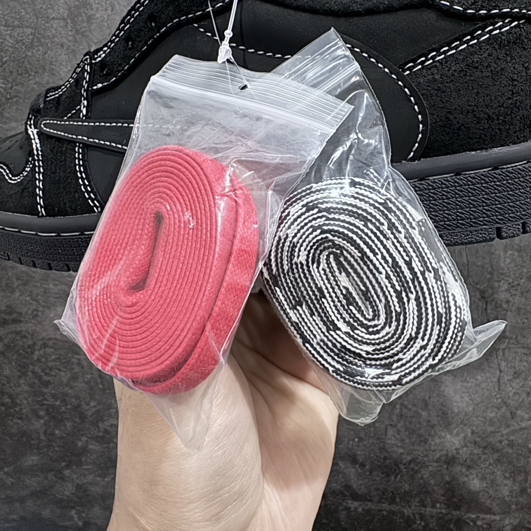 图片[8]-【全新GX版】Air Jordan 1 x Travis ScottnAJ1 x TS联名黑倒钩DM7866-001nn全新版本出货 巅峰品质 天花板级别n细节改进版 实拍所见即所得 自行揣摩n此版在各大纯原阵营中 绝对是Top级别的存在‼️n实物过于完美 高端零售主推版本 关键价格也不杀猪💪🏻nn纯原第一梯队版本 细节均没毛病 品质自观实拍👇🏻n所有皮料均来自原厂 所有细节均多次校对n针车效果同步原鞋 刺绣拉到原厂定做n原楦原纸板开发 后跟弧度收口自然不对折极致一眼正品既视感 进口玻璃冲刀皮料裁剪零毛边承诺百分百一致原鞋 鞋面清洁度最高 QC检验标准 控制溢胶 鞋盒、防尘纸 配件鞋带 均采购来自原厂n 尺码：36-48.5-莆田鞋批发中心