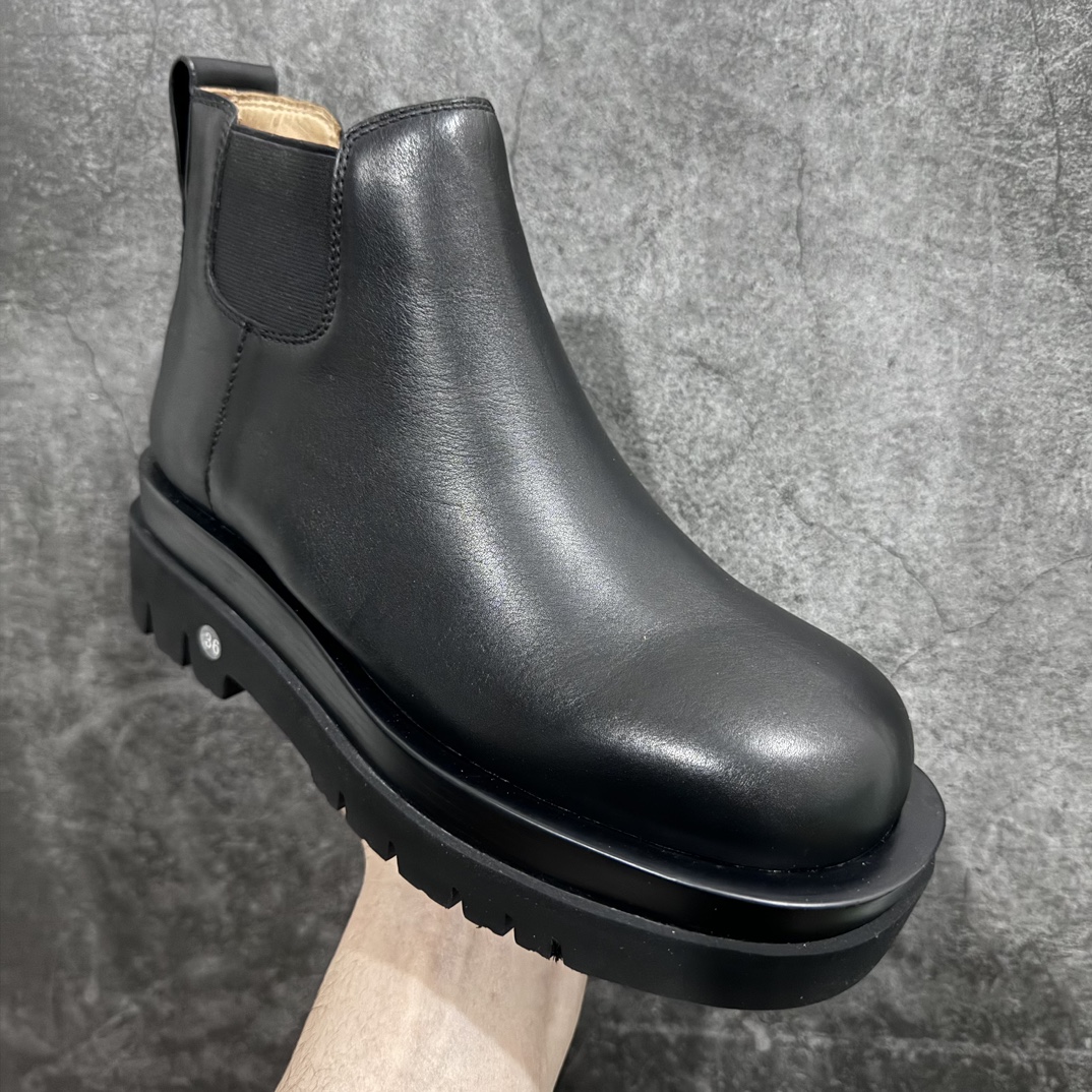 图片[3]-【莞产LW版本】Bottega Veneta/Bv 宝缇嘉/葆蝶家 长青经典女款 东莞原厂 全新顶级版本21个配色 独家最高品质 市售一梯队级别 海淘代购小红书零售最值得信耐的选择 长筒/低筒 一比一开发 每个细节可与原版对比 正品相似度百分之99 秒杀市面任何版本 官网配件一应俱全 代购装大礼盒版 全身鞋面采用进口牛头层光泽皮100%100 外露皮面全部加入折边工艺 内里垫脚一样头层牛皮材质舒适好穿 原版包层沿条三层组合TPU波浪纹橡胶细节鞋底 筒高22cm,跟高5cm 侧边设有松紧皮筋,轻松穿。由于做工复杂产量有限 全网高端品 21色高低筒 各路网红明星上脚 杨幂,关晓彤,程潇,孙芮同款 网红拉伸大长腿/脚胖爱美女士误入 尺码：35 36 37 38 39 40-选品中心