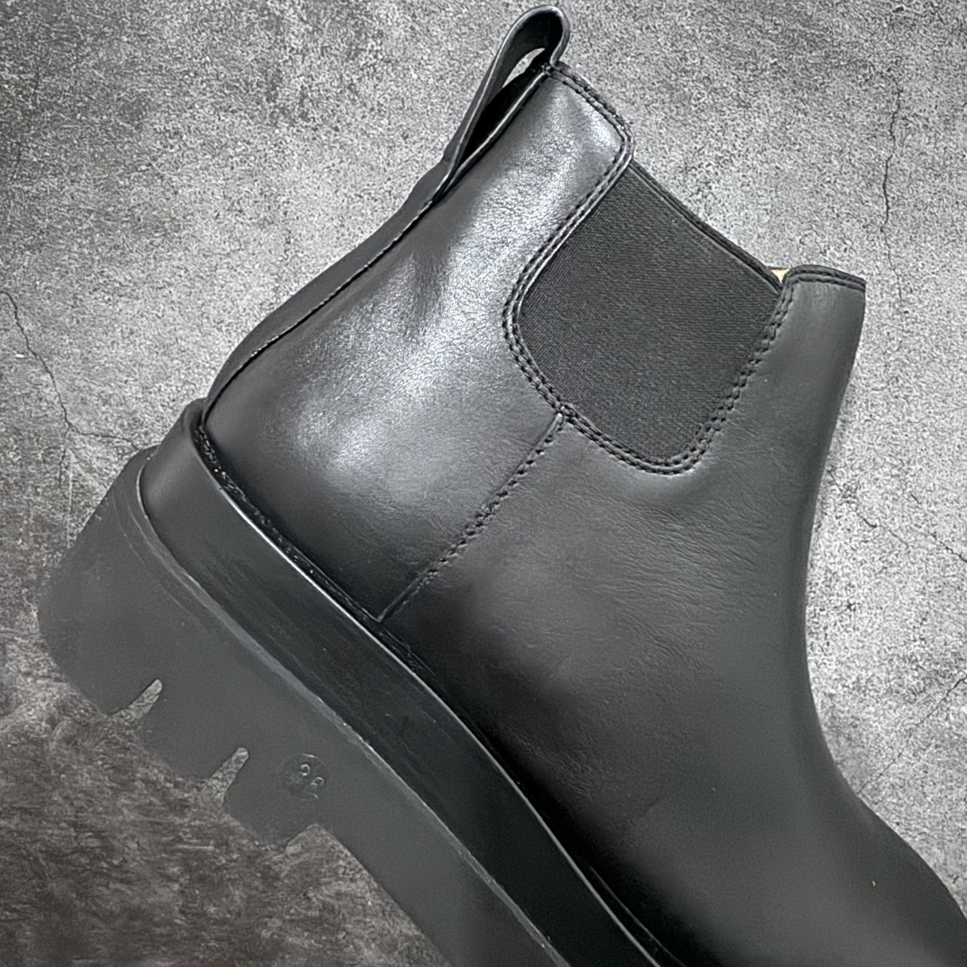 图片[7]-【莞产LW版本】Bottega Veneta/Bv 宝缇嘉/葆蝶家 长青经典女款 东莞原厂 全新顶级版本21个配色 独家最高品质 市售一梯队级别 海淘代购小红书零售最值得信耐的选择 长筒/低筒 一比一开发 每个细节可与原版对比 正品相似度百分之99 秒杀市面任何版本 官网配件一应俱全 代购装大礼盒版 全身鞋面采用进口牛头层光泽皮100%100 外露皮面全部加入折边工艺 内里垫脚一样头层牛皮材质舒适好穿 原版包层沿条三层组合TPU波浪纹橡胶细节鞋底 筒高22cm,跟高5cm 侧边设有松紧皮筋,轻松穿。由于做工复杂产量有限 全网高端品 21色高低筒 各路网红明星上脚 杨幂,关晓彤,程潇,孙芮同款 网红拉伸大长腿/脚胖爱美女士误入 尺码：35 36 37 38 39 40-选品中心