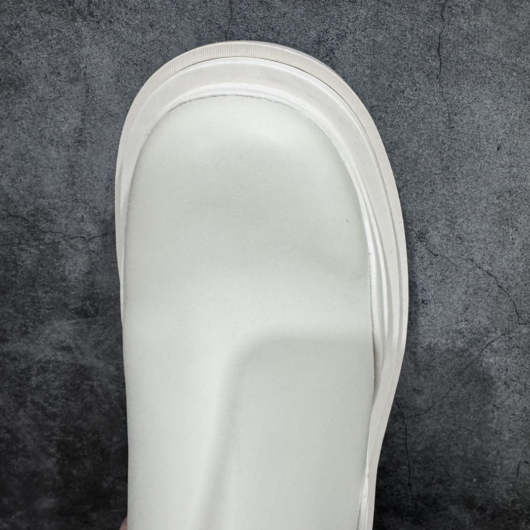 图片[5]-【莞产LW版本】Bottega Veneta/Bv 宝缇嘉/葆蝶家 长青经典女款 东莞原厂 全新顶级版本21个配色 独家最高品质 市售一梯队级别 海淘代购小红书零售最值得信耐的选择 长筒/低筒 一比一开发 每个细节可与原版对比 正品相似度百分之99 秒杀市面任何版本 官网配件一应俱全 代购装大礼盒版 全身鞋面采用进口牛头层光泽皮100%100 外露皮面全部加入折边工艺 内里垫脚一样头层牛皮材质舒适好穿 原版包层沿条三层组合TPU波浪纹橡胶细节鞋底 筒高22cm,跟高5cm 侧边设有松紧皮筋,轻松穿。由于做工复杂产量有限 全网高端品 21色高低筒 各路网红明星上脚 杨幂,关晓彤,程潇,孙芮同款 网红拉伸大长腿/脚胖爱美女士误入 尺码：35 36 37 38 39 40-选品中心