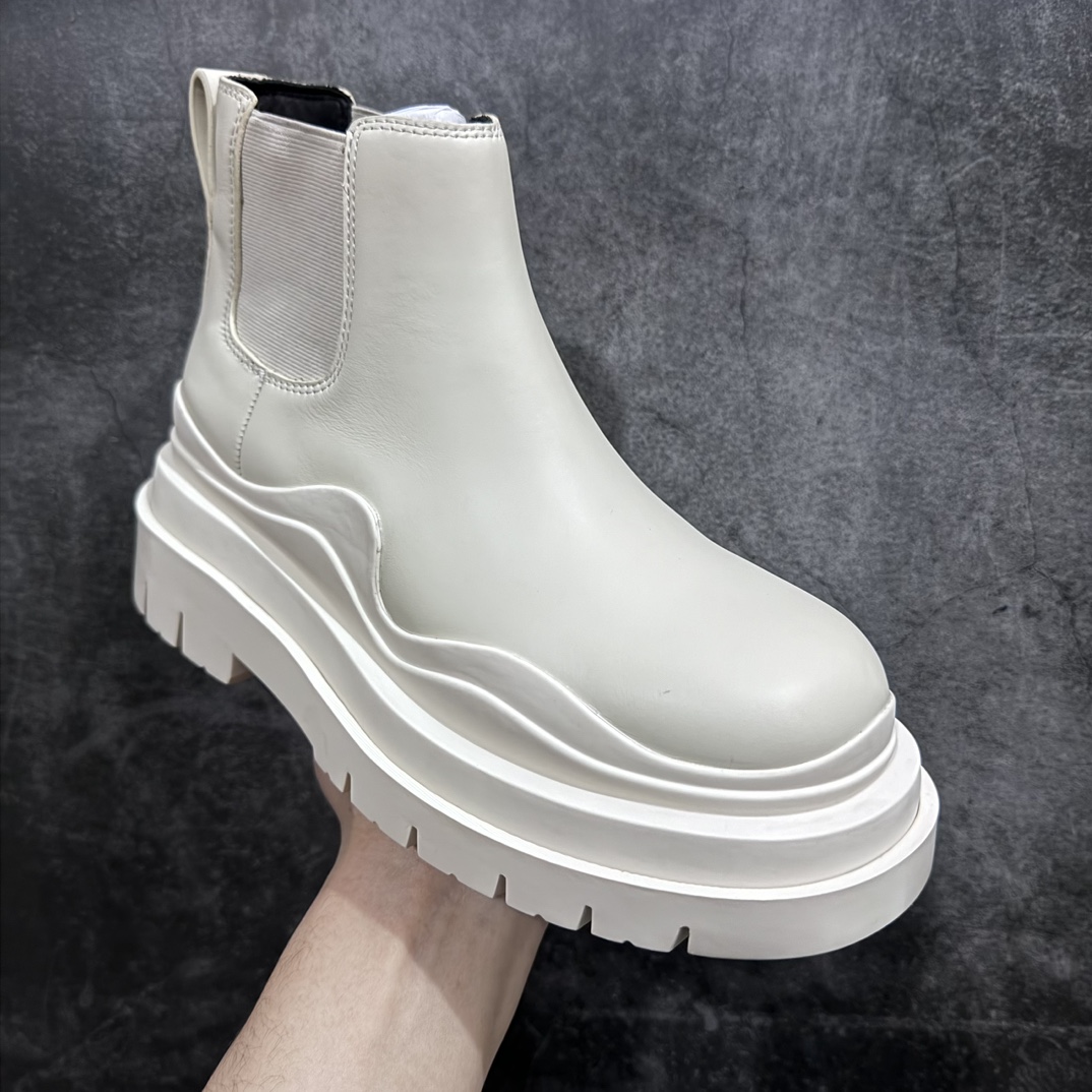 图片[3]-【莞产LW版本】Bottega Veneta/Bv 宝缇嘉/葆蝶家 长青经典女款 东莞原厂 全新顶级版本21个配色 独家最高品质 市售一梯队级别 海淘代购小红书零售最值得信耐的选择 长筒/低筒 一比一开发 每个细节可与原版对比 正品相似度百分之99 秒杀市面任何版本 官网配件一应俱全 代购装大礼盒版 全身鞋面采用进口牛头层光泽皮100%100 外露皮面全部加入折边工艺 内里垫脚一样头层牛皮材质舒适好穿 原版包层沿条三层组合TPU波浪纹橡胶细节鞋底 筒高22cm,跟高5cm 侧边设有松紧皮筋,轻松穿。由于做工复杂产量有限 全网高端品 21色高低筒 各路网红明星上脚 杨幂,关晓彤,程潇,孙芮同款 网红拉伸大长腿/脚胖爱美女士误入 尺码：35 36 37 38 39 40-选品中心