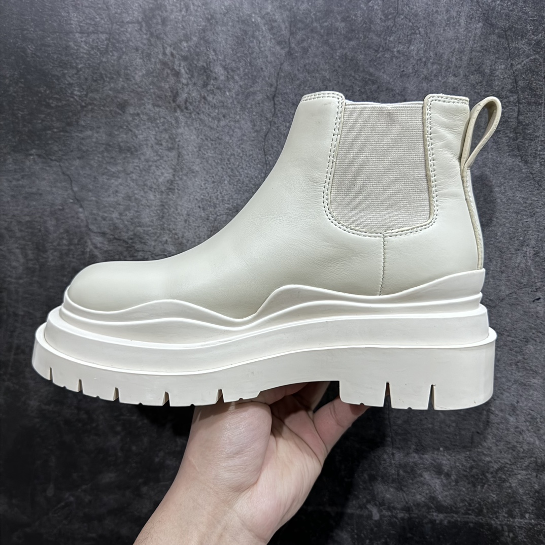 图片[2]-【莞产LW版本】Bottega Veneta/Bv 宝缇嘉/葆蝶家 长青经典女款 东莞原厂 全新顶级版本21个配色 独家最高品质 市售一梯队级别 海淘代购小红书零售最值得信耐的选择 长筒/低筒 一比一开发 每个细节可与原版对比 正品相似度百分之99 秒杀市面任何版本 官网配件一应俱全 代购装大礼盒版 全身鞋面采用进口牛头层光泽皮100%100 外露皮面全部加入折边工艺 内里垫脚一样头层牛皮材质舒适好穿 原版包层沿条三层组合TPU波浪纹橡胶细节鞋底 筒高22cm,跟高5cm 侧边设有松紧皮筋,轻松穿。由于做工复杂产量有限 全网高端品 21色高低筒 各路网红明星上脚 杨幂,关晓彤,程潇,孙芮同款 网红拉伸大长腿/脚胖爱美女士误入 尺码：35 36 37 38 39 40-选品中心