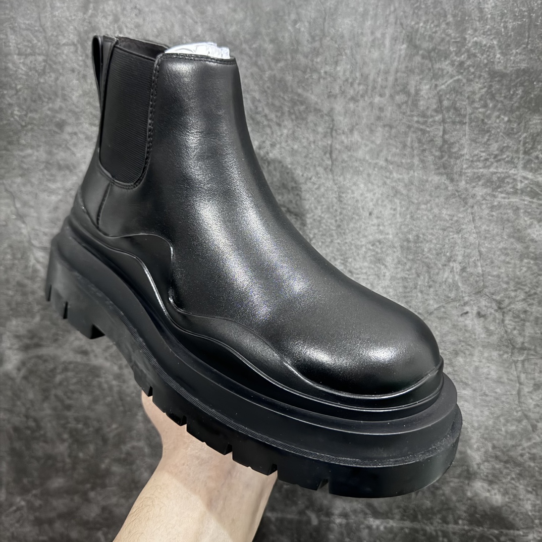 图片[3]-【莞产LW版本】Bottega Veneta/Bv 宝缇嘉/葆蝶家 长青经典女款 东莞原厂 全新顶级版本21个配色 独家最高品质 市售一梯队级别 海淘代购小红书零售最值得信耐的选择 长筒/低筒 一比一开发 每个细节可与原版对比 正品相似度百分之99 秒杀市面任何版本 官网配件一应俱全 代购装大礼盒版 全身鞋面采用进口牛头层光泽皮100%100 外露皮面全部加入折边工艺 内里垫脚一样头层牛皮材质舒适好穿 原版包层沿条三层组合TPU波浪纹橡胶细节鞋底 筒高22cm,跟高5cm 侧边设有松紧皮筋,轻松穿。由于做工复杂产量有限 全网高端品 21色高低筒 各路网红明星上脚 杨幂,关晓彤,程潇,孙芮同款 网红拉伸大长腿/脚胖爱美女士误入 尺码：35 36 37 38 39 40-选品中心