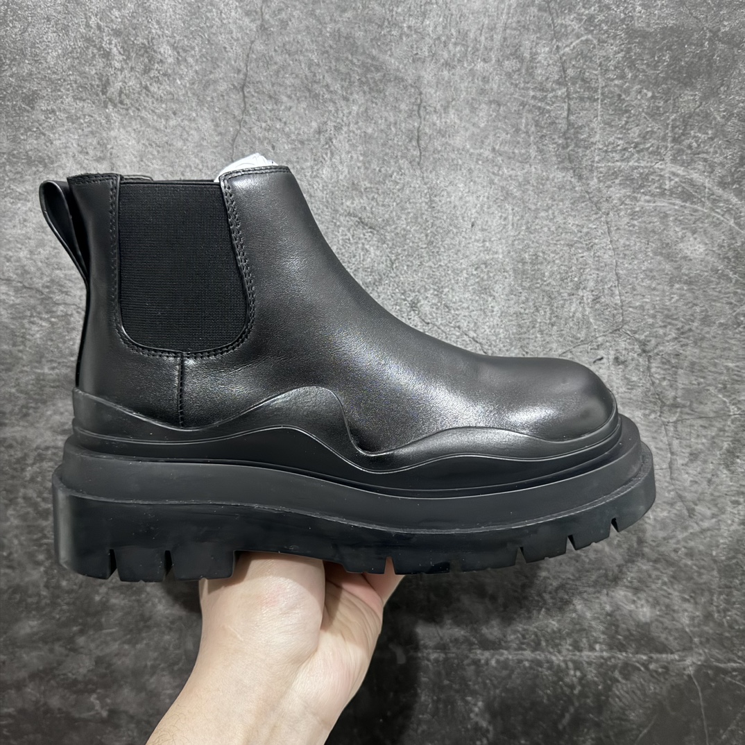 【莞产LW版本】Bottega Veneta/Bv 宝缇嘉/葆蝶家 长青经典女款 东莞原厂 全新顶级版本21个配色 独家最高品质 市售一梯队级别 海淘代购小红书零售最值得信耐的选择 长筒/低筒 一比一开发 每个细节可与原版对比 正品相似度百分之99 秒杀市面任何版本 官网配件一应俱全 代购装大礼盒版 全身鞋面采用进口牛头层光泽皮100%100 外露皮面全部加入折边工艺 内里垫脚一样头层牛皮材质舒适好穿 原版包层沿条三层组合TPU波浪纹橡胶细节鞋底 筒高22cm,跟高5cm 侧边设有松紧皮筋,轻松穿。由于做工复杂产量有限 全网高端品 21色高低筒 各路网红明星上脚 杨幂,关晓彤,程潇,孙芮同款 网红拉伸大长腿/脚胖爱美女士误入 尺码:35 36 37 38 39 40-选品中心