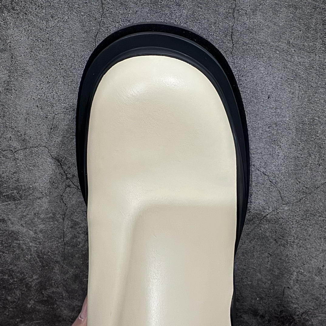 图片[5]-【莞产LW版本】Bottega Veneta/Bv 宝缇嘉/葆蝶家 长青经典女款 东莞原厂 全新顶级版本21个配色 独家最高品质 市售一梯队级别 海淘代购小红书零售最值得信耐的选择 长筒/低筒 一比一开发 每个细节可与原版对比 正品相似度百分之99 秒杀市面任何版本 官网配件一应俱全 代购装大礼盒版 全身鞋面采用进口牛头层光泽皮100%100 外露皮面全部加入折边工艺 内里垫脚一样头层牛皮材质舒适好穿 原版包层沿条三层组合TPU波浪纹橡胶细节鞋底 筒高22cm,跟高5cm 侧边设有松紧皮筋,轻松穿。由于做工复杂产量有限 全网高端品 21色高低筒 各路网红明星上脚 杨幂,关晓彤,程潇,孙芮同款 网红拉伸大长腿/脚胖爱美女士误入 尺码：35 36 37 38 39 40-选品中心