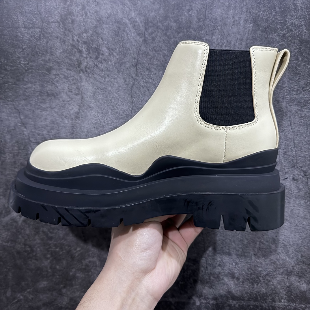 图片[2]-【莞产LW版本】Bottega Veneta/Bv 宝缇嘉/葆蝶家 长青经典女款 东莞原厂 全新顶级版本21个配色 独家最高品质 市售一梯队级别 海淘代购小红书零售最值得信耐的选择 长筒/低筒 一比一开发 每个细节可与原版对比 正品相似度百分之99 秒杀市面任何版本 官网配件一应俱全 代购装大礼盒版 全身鞋面采用进口牛头层光泽皮100%100 外露皮面全部加入折边工艺 内里垫脚一样头层牛皮材质舒适好穿 原版包层沿条三层组合TPU波浪纹橡胶细节鞋底 筒高22cm,跟高5cm 侧边设有松紧皮筋,轻松穿。由于做工复杂产量有限 全网高端品 21色高低筒 各路网红明星上脚 杨幂,关晓彤,程潇,孙芮同款 网红拉伸大长腿/脚胖爱美女士误入 尺码：35 36 37 38 39 40-选品中心