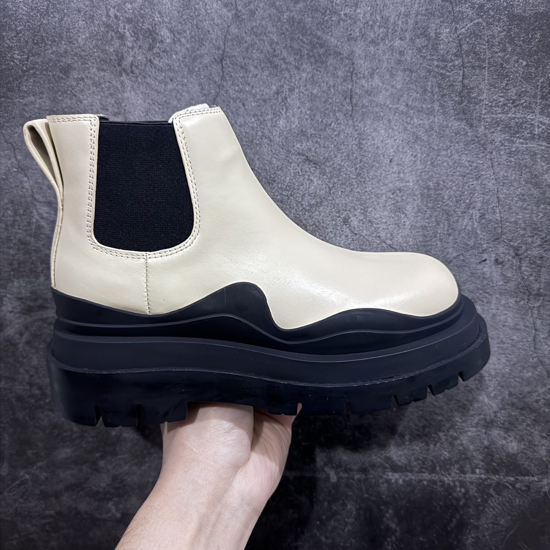 【莞产LW版本】Bottega Veneta/Bv 宝缇嘉/葆蝶家 长青经典女款 东莞原厂 全新顶级版本21个配色 独家最高品质 市售一梯队级别 海淘代购小红书零售最值得信耐的选择 长筒/低筒 一比一开发 每个细节可与原版对比 正品相似度百分之99 秒杀市面任何版本 官网配件一应俱全 代购装大礼盒版 全身鞋面采用进口牛头层光泽皮100%100 外露皮面全部加入折边工艺 内里垫脚一样头层牛皮材质舒适好穿 原版包层沿条三层组合TPU波浪纹橡胶细节鞋底 筒高22cm,跟高5cm 侧边设有松紧皮筋,轻松穿。由于做工复杂产量有限 全网高端品 21色高低筒 各路网红明星上脚 杨幂,关晓彤,程潇,孙芮同款 网红拉伸大长腿/脚胖爱美女士误入 尺码:35 36 37 38 39 40-选品中心