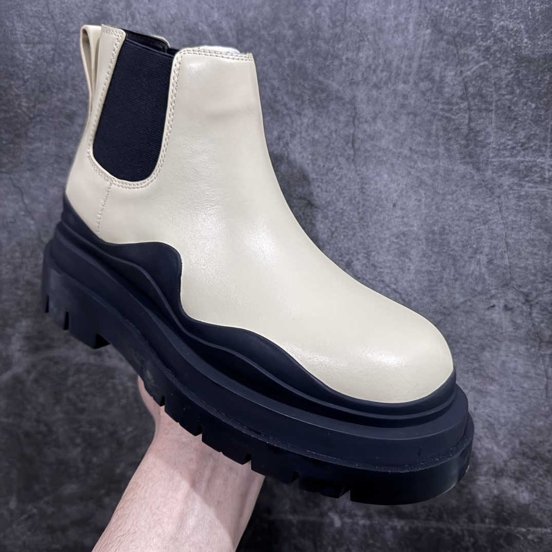 图片[3]-【莞产LW版本】Bottega Veneta/Bv 宝缇嘉/葆蝶家 长青经典女款 东莞原厂 全新顶级版本21个配色 独家最高品质 市售一梯队级别 海淘代购小红书零售最值得信耐的选择 长筒/低筒 一比一开发 每个细节可与原版对比 正品相似度百分之99 秒杀市面任何版本 官网配件一应俱全 代购装大礼盒版 全身鞋面采用进口牛头层光泽皮100%100 外露皮面全部加入折边工艺 内里垫脚一样头层牛皮材质舒适好穿 原版包层沿条三层组合TPU波浪纹橡胶细节鞋底 筒高22cm,跟高5cm 侧边设有松紧皮筋,轻松穿。由于做工复杂产量有限 全网高端品 21色高低筒 各路网红明星上脚 杨幂,关晓彤,程潇,孙芮同款 网红拉伸大长腿/脚胖爱美女士误入 尺码：35 36 37 38 39 40-选品中心