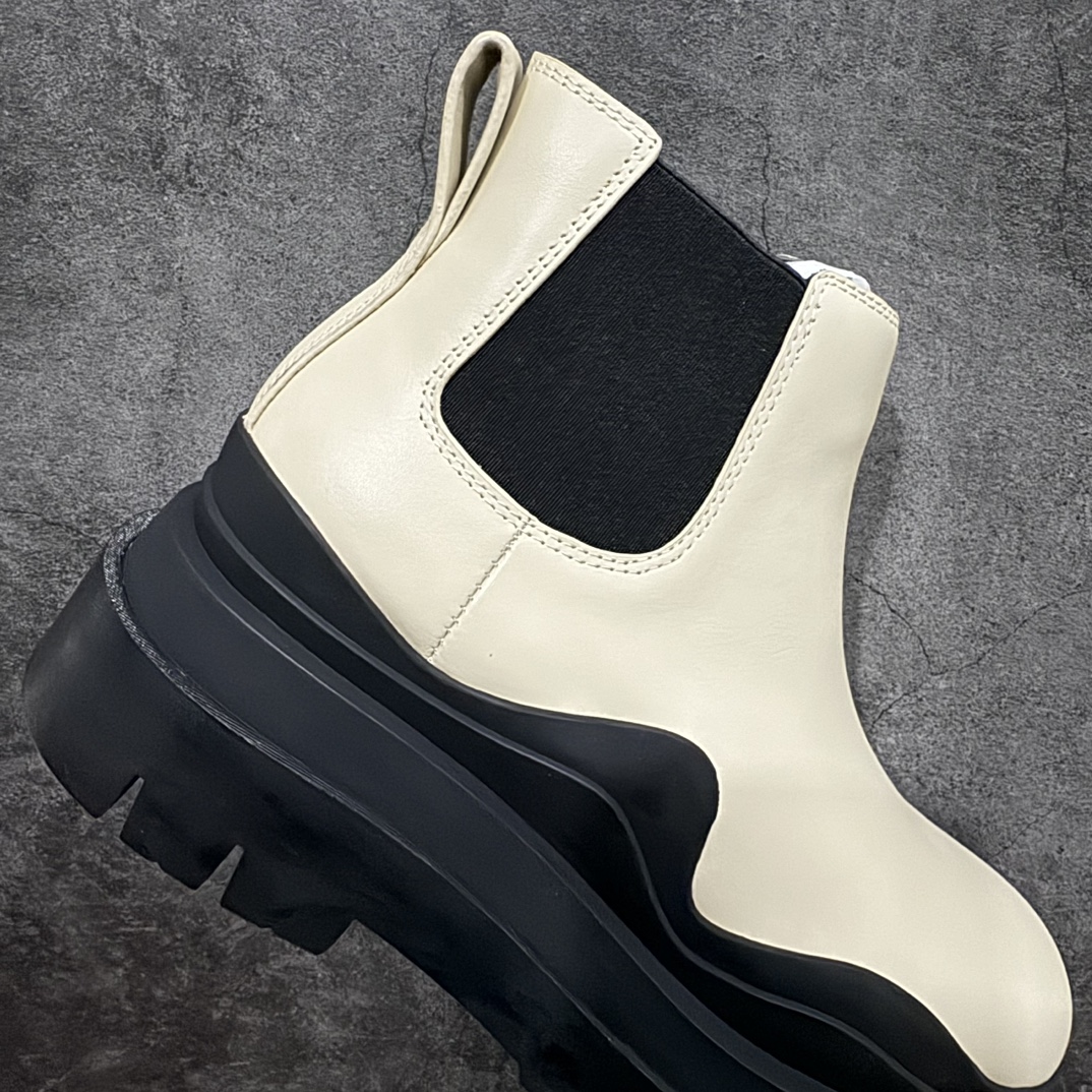 图片[7]-【莞产LW版本】Bottega Veneta/Bv 宝缇嘉/葆蝶家 长青经典女款 东莞原厂 全新顶级版本21个配色 独家最高品质 市售一梯队级别 海淘代购小红书零售最值得信耐的选择 长筒/低筒 一比一开发 每个细节可与原版对比 正品相似度百分之99 秒杀市面任何版本 官网配件一应俱全 代购装大礼盒版 全身鞋面采用进口牛头层光泽皮100%100 外露皮面全部加入折边工艺 内里垫脚一样头层牛皮材质舒适好穿 原版包层沿条三层组合TPU波浪纹橡胶细节鞋底 筒高22cm,跟高5cm 侧边设有松紧皮筋,轻松穿。由于做工复杂产量有限 全网高端品 21色高低筒 各路网红明星上脚 杨幂,关晓彤,程潇,孙芮同款 网红拉伸大长腿/脚胖爱美女士误入 尺码：35 36 37 38 39 40-选品中心