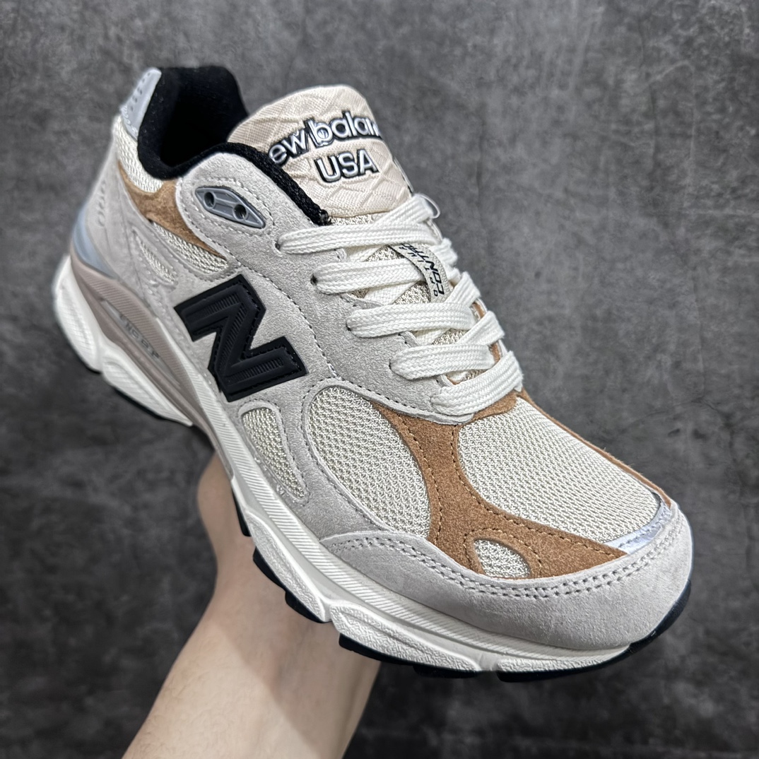 图片[3]-【K版纯原】 New Balance NB990V3 灰棕 第三代总统复古慢跑鞋 M990GD3nn正确3M反光细节 原楦原纸版开发 正确6层组合底模精密开发 搭载全新碳素中底 后跟透明TPU水晶装饰条稳固 沿用了引以为傲的跑鞋手工技艺 采用猪皮绒面并包裹局部透气网面的鞋身设计 菱网鞋舌上刻有New Balance USA 鞋面依旧身着经典的大热之灰 彰显了其高端的品质身份  尺码：36 37 37.5 38 38.5 39 40 40.5 41.5 42 42.5 43 44 45n#MK280320-莆田鞋批发中心