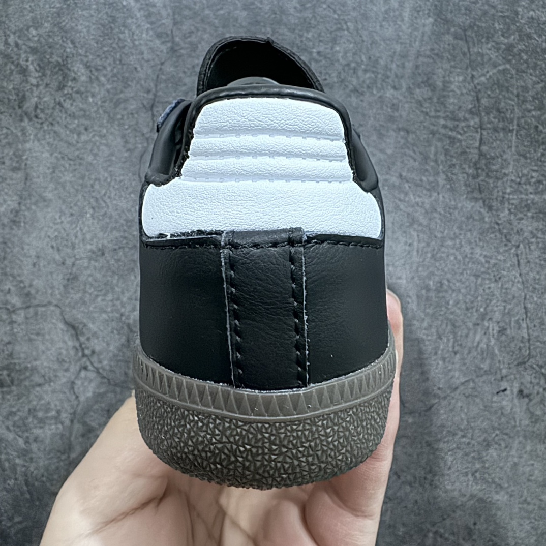 图片[4]-【纯原F版】童鞋版本上线 阿迪达斯/三叶草Adidas Originals Samba OG Kids 桑巴舞系列中大童德训足球风百搭低帮休闲运动板鞋“皮革黑白金焦糖底”B75807 潮爹潮妈追寻的单品🎁 原楦原纸版数据开发 采用环保荔枝纹纤维革组合翻毛皮鞋面材质 内嵌海玻璃环保去臭鞋垫#外置耐磨橡胶大底 带你回味最原始的永远经典， 尺码：26（15cm）27（16cm）28（17cm）29（18cm）30（18.5cm） 31（19cm）32（20cm）33（20.5cm） 34（21.5cm)-选品中心