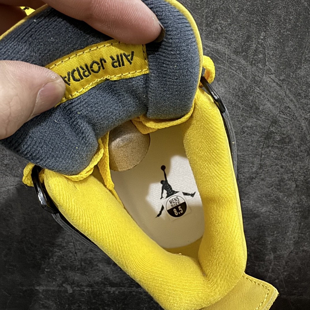 图片[8]-【PK纯原】Air Jordan AJ4 Retro 黑黄电母 货号：CT8527-700 全套原纸板楦头开发 原厂特供皮料加持 确保原汁原味 完美呈现四代版型 一比一鞋头弧度高度鞋身弧度 数据细节工艺流程均保持原鞋一致 原厂TPU网格鞋带扣 正确内里网布 菱角分明不变形无多余毛边 柔软性质感一致于原鞋 原厂织唛标 原厂飞人电绣工艺 尾指中部跳三针 独家绑鞋带手法 印刷中底布 四线拉帮 米色美纹纸贴合固定 进口港宝加持 后跟自然饱满 全鞋荧光划线卡点 追求极致完美 每一双都是工艺品 多重QC质检 超越公司货的品控标准 实实在在的免检产品 尺码：40 40.5 41 42 42.5 43 44 44.5 45 46 47.5-选品中心