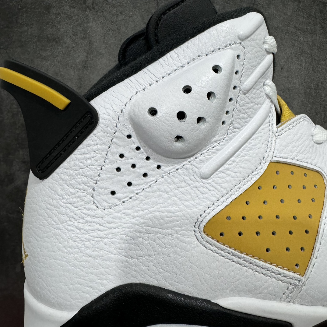 图片[2]-【莞产裁片版】Air Jordan 6 Retro \”Yellow Ochre\” 高帮 白黄 AJ6 乔丹6代 aj6 乔6 高邦 白黄 乔丹篮球鞋系列 原材料打造！正确版型！市场最强版本 在覆盖层上采用白色皮革，在侧面板、鞋头、鞋带锁、鞋跟标签上的部分和鞋舌覆盖层上均采用黄色绒面革。其他细节包括黑色鞋舌、内衬、Jumpmanj Logo标志；后跟和中底的Jumpmann Logo则以黄色点缀，最后以白黑中底搭配冰冷的半透明外底上完善设计收尾。 货号：CT8529-170 尺码：40.5 41 42 42.5 43 44 44.5 45 46 47.5 48.5-选品中心
