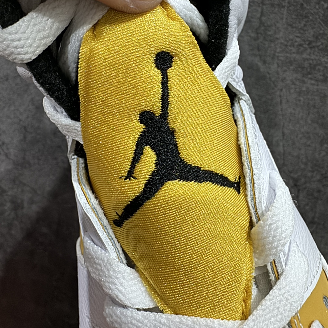 图片[5]-【莞产裁片版】Air Jordan 6 Retro \”Yellow Ochre\” 高帮 白黄 AJ6 乔丹6代 aj6 乔6 高邦 白黄 乔丹篮球鞋系列 原材料打造！正确版型！市场最强版本 在覆盖层上采用白色皮革，在侧面板、鞋头、鞋带锁、鞋跟标签上的部分和鞋舌覆盖层上均采用黄色绒面革。其他细节包括黑色鞋舌、内衬、Jumpmanj Logo标志；后跟和中底的Jumpmann Logo则以黄色点缀，最后以白黑中底搭配冰冷的半透明外底上完善设计收尾。 货号：CT8529-170 尺码：40.5 41 42 42.5 43 44 44.5 45 46 47.5 48.5-选品中心
