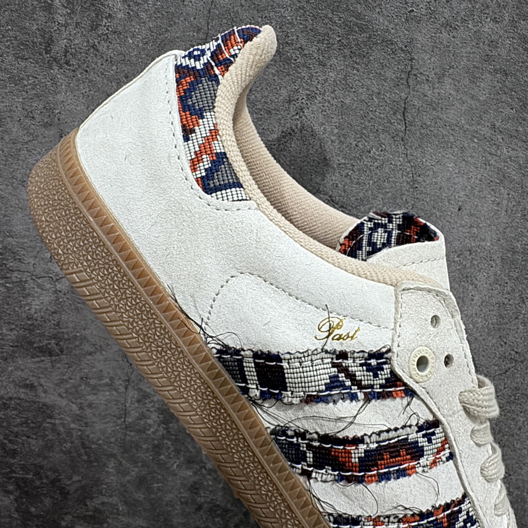 图片[7]-【R版】END. x adidas originals Samba Consortium Cup顾名思义，灵感来自“过去”，这个 END.x adidas Samba 从过去的材料中汲取设计灵感。这款即将推出的运动鞋探索了一些最早的面料成分，展示了传统编织风格，最明显的是磨损的三条纹挂毯。侧面轮廓上通常的镀金Samba品牌也被草书“Past”所取代 三条纹和鞋跟饰有类似挂毯的材质，并饰有磨边，给人一种复古的 DIY 感觉。在其他地方，毛茸茸的绒面革和定制的联名鞋舌贴片为它们带来了高级更新，脚下的同色系胶橡胶鞋底也相得益彰。 货号IE0167 尺码：35 36 36.5 37 38 38.5 39 40 40.5 41 42 42.5 43 44 44.5 45 编码：RB5130-莆田鞋批发中心