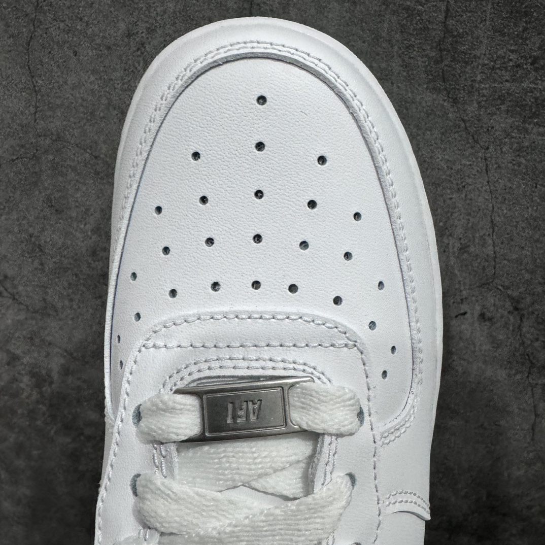 图片[5]-【G版纯原】Fragment design x NK Air Force 1 Low 空军一号藤原浩联名闪电白色 CW2288-001n双方此次再度以全白色 AF1 为蓝本 通过皮质鞋面、经典的闪电符号以及印在中底的 FRGMT 品牌名等联名细节 呈现全新联名鞋作 同步官方全新版本 全新翻盖原盒配件 不规则波浪大底咬花 全鞋电脑针车 工整有序 视觉效果满分 原厂拉帮手法 标准四线 密度针距针孔大小控制到位 原装反口里网布海绵 正确卡色网眼大小 新版鞋撑改用纸团代替 原厂港宝加持完美还原灵魂版型 原盒原配从里到外百分百还原 原厂全头层原厂皮料 原标原盒 内置Sole气垫 中底白色背胶 中底划线 已经无限的接近公司 原厂楦头 原厂刺绣 后跟弧度修正 独家私模最大开发到48.5 SIZE：35.5 36 36.5 37.5 38 38.5 39 40 40.5 41 42 42.5 43 44 44.5 45 46 47.5 48.5-莆田鞋批发中心