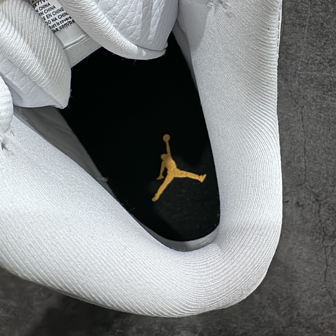 图片[8]-【TK至尊版】Air Jordan AJ13白红芝加哥 414571-170n全新订单配色 高端零售外贸混卖专供品质国内专业外贸AJ大厂出品原厂楦头纸板 原厂皮料打造 3D变色原厂猫眼 真碳板 内置前后双气垫外贸大厂纯原出品 原鞋开发  版型近乎零偏差 采购原厂皮料 LOGO五金部件高价开发私模 杜绝一眼假版本 #原鞋1:1开模大底共3层贴合工艺 三层中间加入海玻璃缓震鞋垫 大底采用进口一次MD而非市面二次MD低价原料成型 进口MD材料异味较少比原鞋还少 市面异味大刺鼻 Size：40 40.5 41 42 42.5 43 44 44.5 45 46 47.5-莆田鞋批发中心