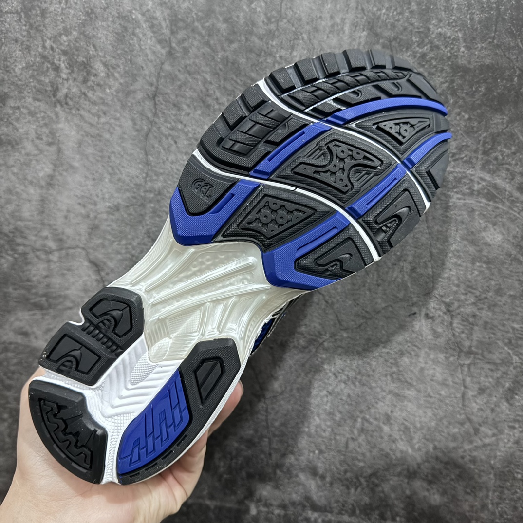 图片[9]-【纯原版】 ASICS GEL-KAYANO 14 亚瑟士系列轻量缓震休闲运动跑步鞋 白蓝银 设计师 Hidenori Yamashita 以「Flash」一词为灵感，创造出未来感金属色鞋面，改造升级内在性能，由内而外全面革新，为 GEL-KAYANO 家族传承及经典跑鞋文化的延续，创下里程碑式作品。ASICS GEL – KAYANO 14 跑鞋重新诠释了复古的跑步形状，并以其 2000 年代后期的美学理念重新铺装，银色与蓝色的鞋面极为高档.网面铺陈与鞋面、鞋头多处细节位增添了透气性。ASICS GEL – KAYANO 14的鞋后跟部中底上以及多密度耐磨鞋底增加了 GEL 缓震胶，提供高抗冲击性、缓冲性、可保护脚部免受地面冲击的影响，穿着舒适性十足「入手同款」 尺码：36 37 37.5 38 39 39.5 40.5 41.5 42 42.5 43.5 44 45-选品中心