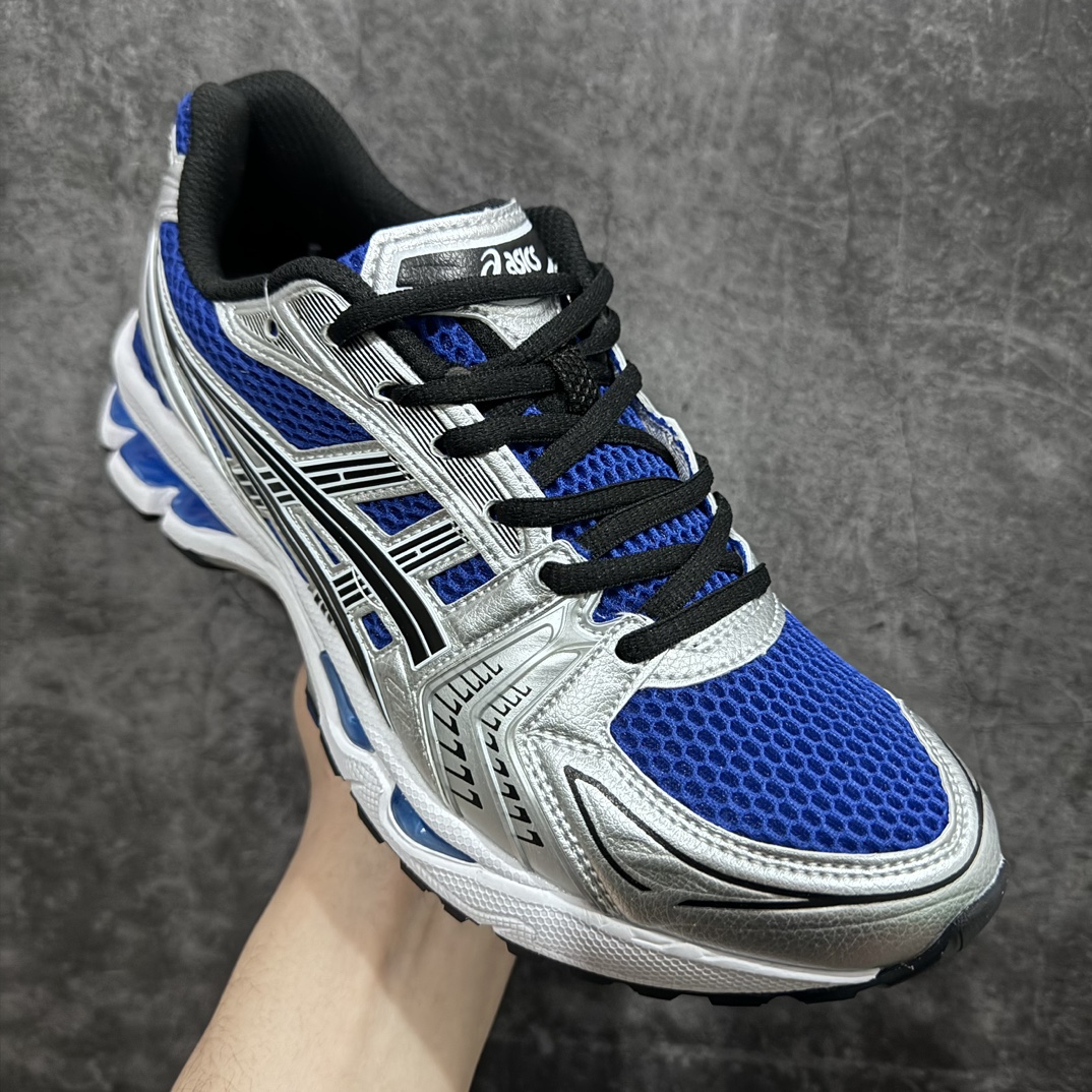 图片[3]-【纯原版】 ASICS GEL-KAYANO 14 亚瑟士系列轻量缓震休闲运动跑步鞋 白蓝银 设计师 Hidenori Yamashita 以「Flash」一词为灵感，创造出未来感金属色鞋面，改造升级内在性能，由内而外全面革新，为 GEL-KAYANO 家族传承及经典跑鞋文化的延续，创下里程碑式作品。ASICS GEL – KAYANO 14 跑鞋重新诠释了复古的跑步形状，并以其 2000 年代后期的美学理念重新铺装，银色与蓝色的鞋面极为高档.网面铺陈与鞋面、鞋头多处细节位增添了透气性。ASICS GEL – KAYANO 14的鞋后跟部中底上以及多密度耐磨鞋底增加了 GEL 缓震胶，提供高抗冲击性、缓冲性、可保护脚部免受地面冲击的影响，穿着舒适性十足「入手同款」 尺码：36 37 37.5 38 39 39.5 40.5 41.5 42 42.5 43.5 44 45-选品中心