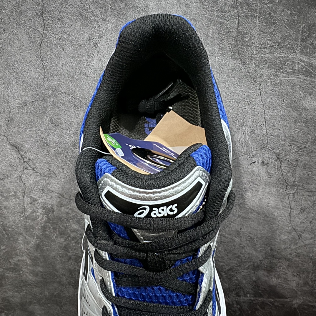 图片[8]-【纯原版】 ASICS GEL-KAYANO 14 亚瑟士系列轻量缓震休闲运动跑步鞋 白蓝银 设计师 Hidenori Yamashita 以「Flash」一词为灵感，创造出未来感金属色鞋面，改造升级内在性能，由内而外全面革新，为 GEL-KAYANO 家族传承及经典跑鞋文化的延续，创下里程碑式作品。ASICS GEL – KAYANO 14 跑鞋重新诠释了复古的跑步形状，并以其 2000 年代后期的美学理念重新铺装，银色与蓝色的鞋面极为高档.网面铺陈与鞋面、鞋头多处细节位增添了透气性。ASICS GEL – KAYANO 14的鞋后跟部中底上以及多密度耐磨鞋底增加了 GEL 缓震胶，提供高抗冲击性、缓冲性、可保护脚部免受地面冲击的影响，穿着舒适性十足「入手同款」 尺码：36 37 37.5 38 39 39.5 40.5 41.5 42 42.5 43.5 44 45-选品中心