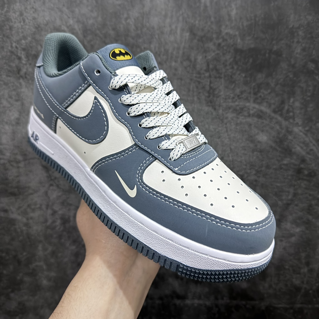 Nike Air Force 1 Low 07 ”Marvel Collaboration - Batman” AQ4134-100