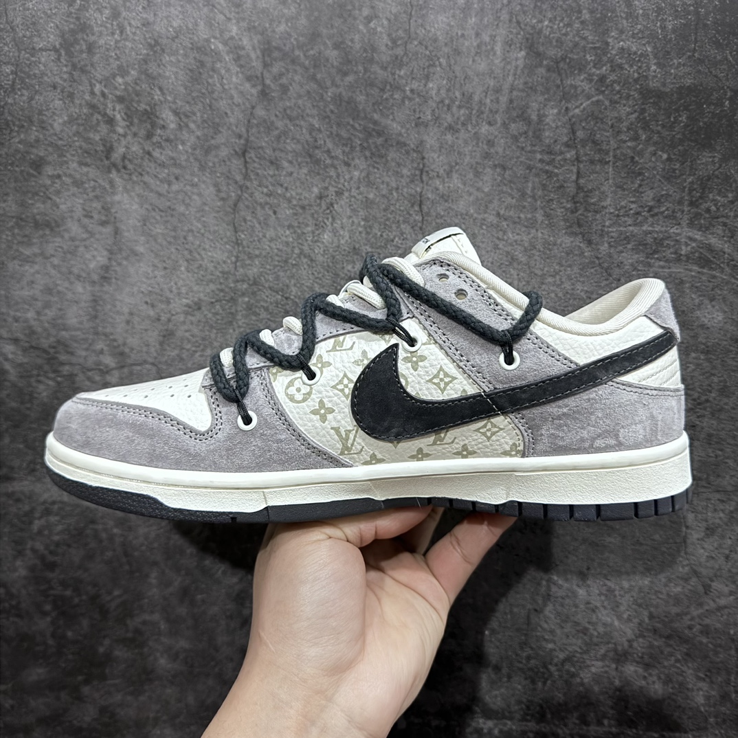 图片[2]-【定制版】Nk SB Dunk Low LV联名-米灰黑印花 周年高端定制 低帮休闲板鞋 FC1688-166定制鞋盒 大厂纯原品质出货 超高清洁度 皮料切割干净无任何毛边 细节完美  尺码36-45-莆田鞋批发中心