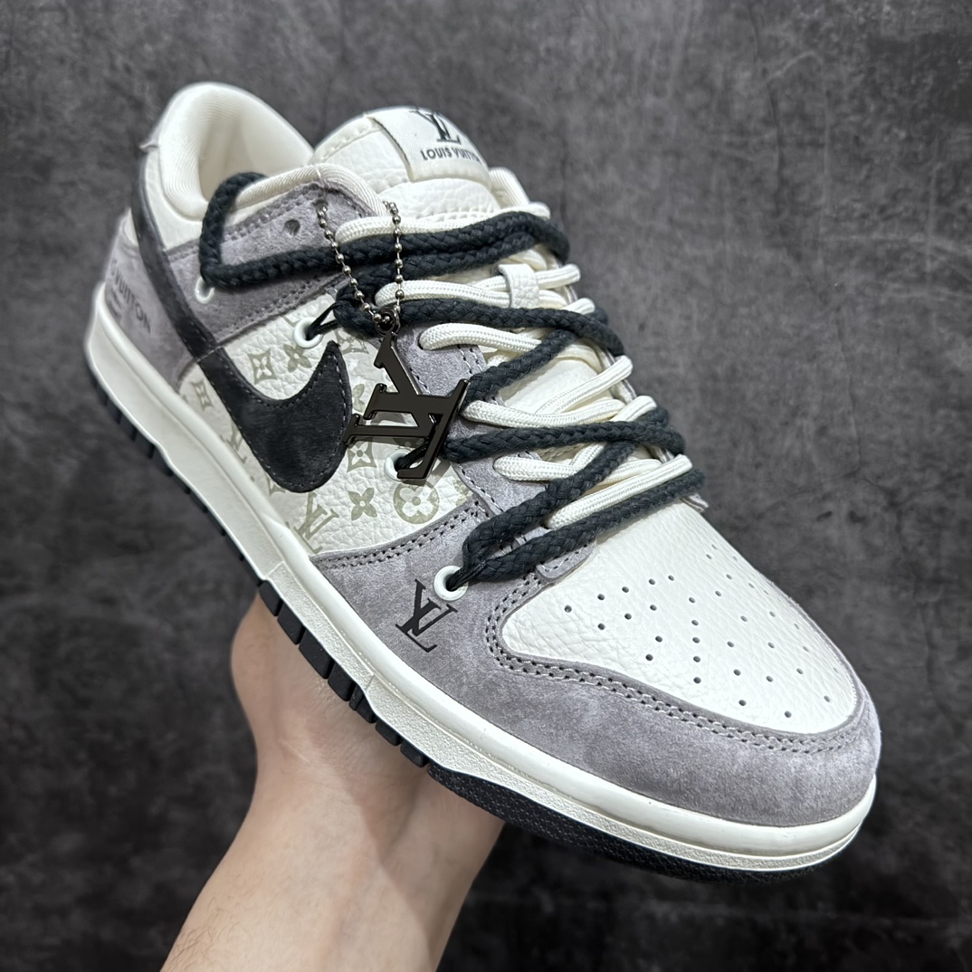 图片[3]-【定制版】Nk SB Dunk Low LV联名-米灰黑印花 周年高端定制 低帮休闲板鞋 FC1688-166定制鞋盒 大厂纯原品质出货 超高清洁度 皮料切割干净无任何毛边 细节完美  尺码36-45-莆田鞋批发中心