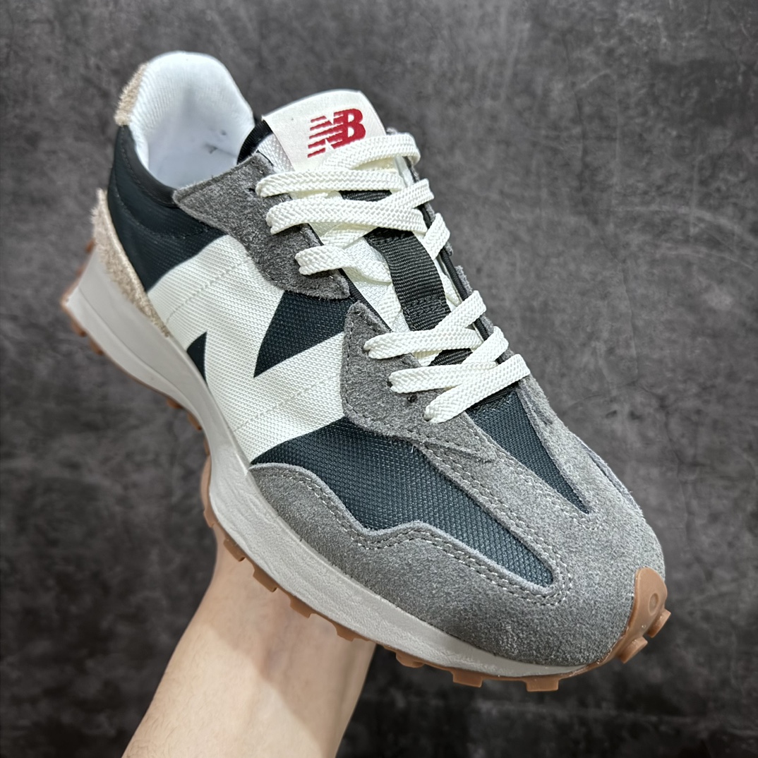 图片[3]-【公司级】New Balance MS327公司级系列n复古休闲运动慢跑鞋 MS327UDn完美清洁度 全新 New Balance NB327 系列，以更纯粹的复古风格设计打造的全新造型。侧身还以解构设计，将 N 字标志以做旧压花样式呈现，样式别具新意。而麂皮、冲孔皮革的塑造，则呈现出高级怀旧气质，也让鞋款在奢华时装风格与运动氛围之间达到了平衡 官方货号: U327WPA 尺码：36-45-莆田鞋批发中心