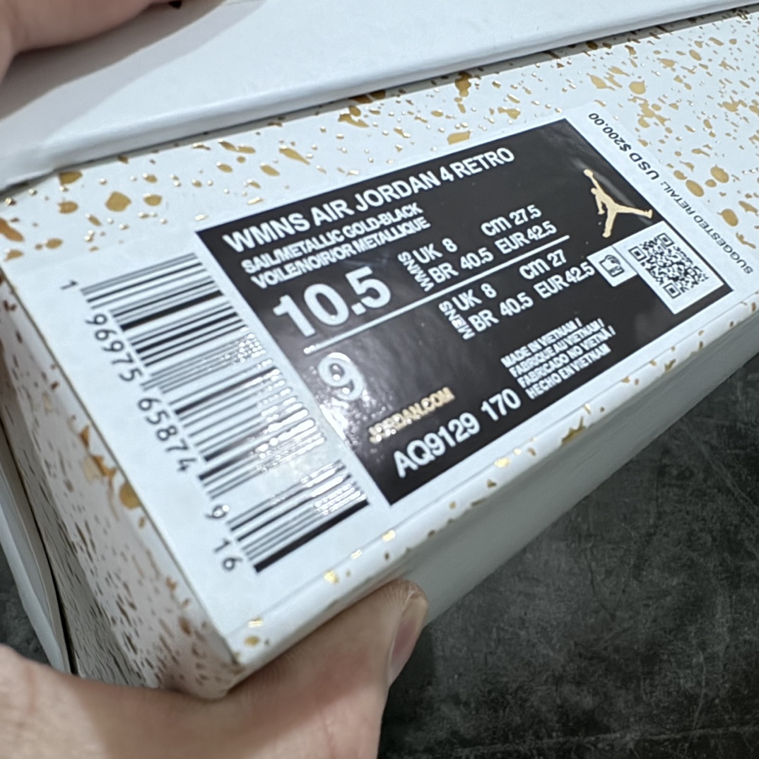 图片[9]-【原厂版本】Air Jordan AJ4 Retro盐白金属扣 AQ9129-170 全套原纸板楦头开发 原厂特供皮料加持 确保原汁原味 完美呈现四代版型 一比一鞋头弧度高度鞋身弧度 数据细节工艺流程均保持原鞋一致 原厂TPU网格鞋带扣 正确内里网布 菱角分明不变形无多余毛边 柔软性质感一致于原鞋 原厂织唛标 原厂飞人电绣工艺 尾指中部跳三针 独家绑鞋带手法 印刷中底布 四线拉帮 米色美纹纸贴合固定 进口港宝加持 后跟自然饱满 全鞋荧光划线卡点 追求极致完美 每一双都是工艺品 多重QC质检 超越公司货的品控标准 实实在在的免检产品  尺码：40 40.5 41 42 42.5 43 44 44.5 45 46 47.5-莆田鞋批发中心