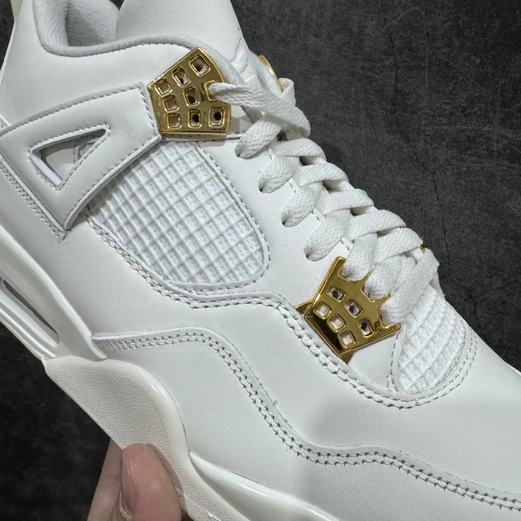 图片[4]-【原厂版本】Air Jordan AJ4 Retro盐白金属扣 AQ9129-170 全套原纸板楦头开发 原厂特供皮料加持 确保原汁原味 完美呈现四代版型 一比一鞋头弧度高度鞋身弧度 数据细节工艺流程均保持原鞋一致 原厂TPU网格鞋带扣 正确内里网布 菱角分明不变形无多余毛边 柔软性质感一致于原鞋 原厂织唛标 原厂飞人电绣工艺 尾指中部跳三针 独家绑鞋带手法 印刷中底布 四线拉帮 米色美纹纸贴合固定 进口港宝加持 后跟自然饱满 全鞋荧光划线卡点 追求极致完美 每一双都是工艺品 多重QC质检 超越公司货的品控标准 实实在在的免检产品  尺码：40 40.5 41 42 42.5 43 44 44.5 45 46 47.5-莆田鞋批发中心