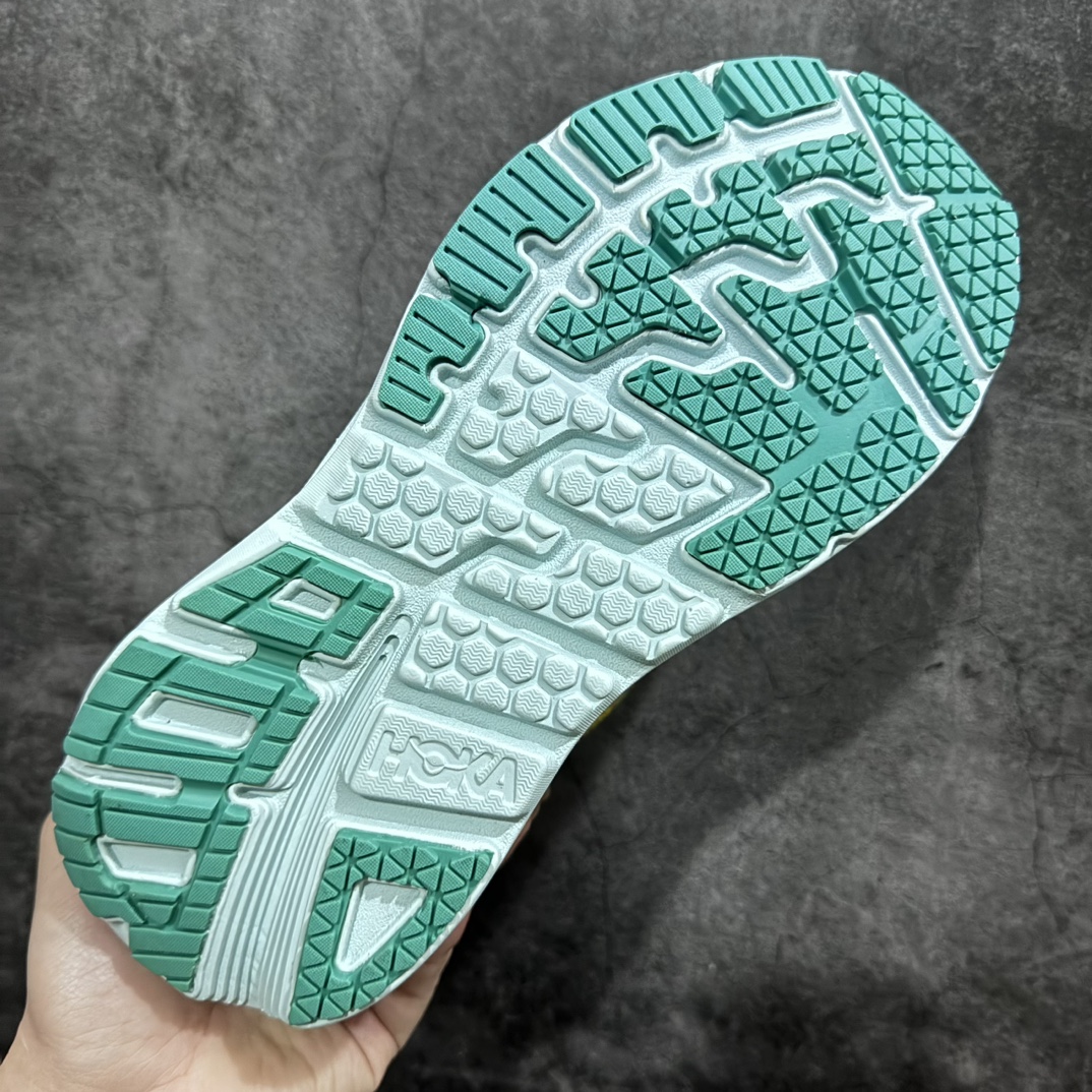 图片[9]-【公司级】HOKA ONE ONE Bondi L Suede 低帮 防滑耐磨 户外休闲 运动跑步鞋刺绣彩虹nHOKA从第一双鞋开始创新从未停止过时尚潮流的设计风格，Bondi L Suede 这双鞋给你提供柔软舒适透气平滑的跑步体验！加宽加大的中底给你步伐提供难以置信的平滑，缓解触地压力，采用全新 HOKA 历史上最轻的缓震泡棉柔软的 EVA 中底载体与此同时仍保证良好的回弹，该材料将鞋控制在难以想象的轻量和柔软，加上采用优质橡胶大底提供优越的耐磨防滑与回弹效果！nn码数36 36.5 37 38 38.5 39 40 40.5 41 42 42.5 43 44 44.5 45 正常运动鞋码n-莆田鞋批发中心