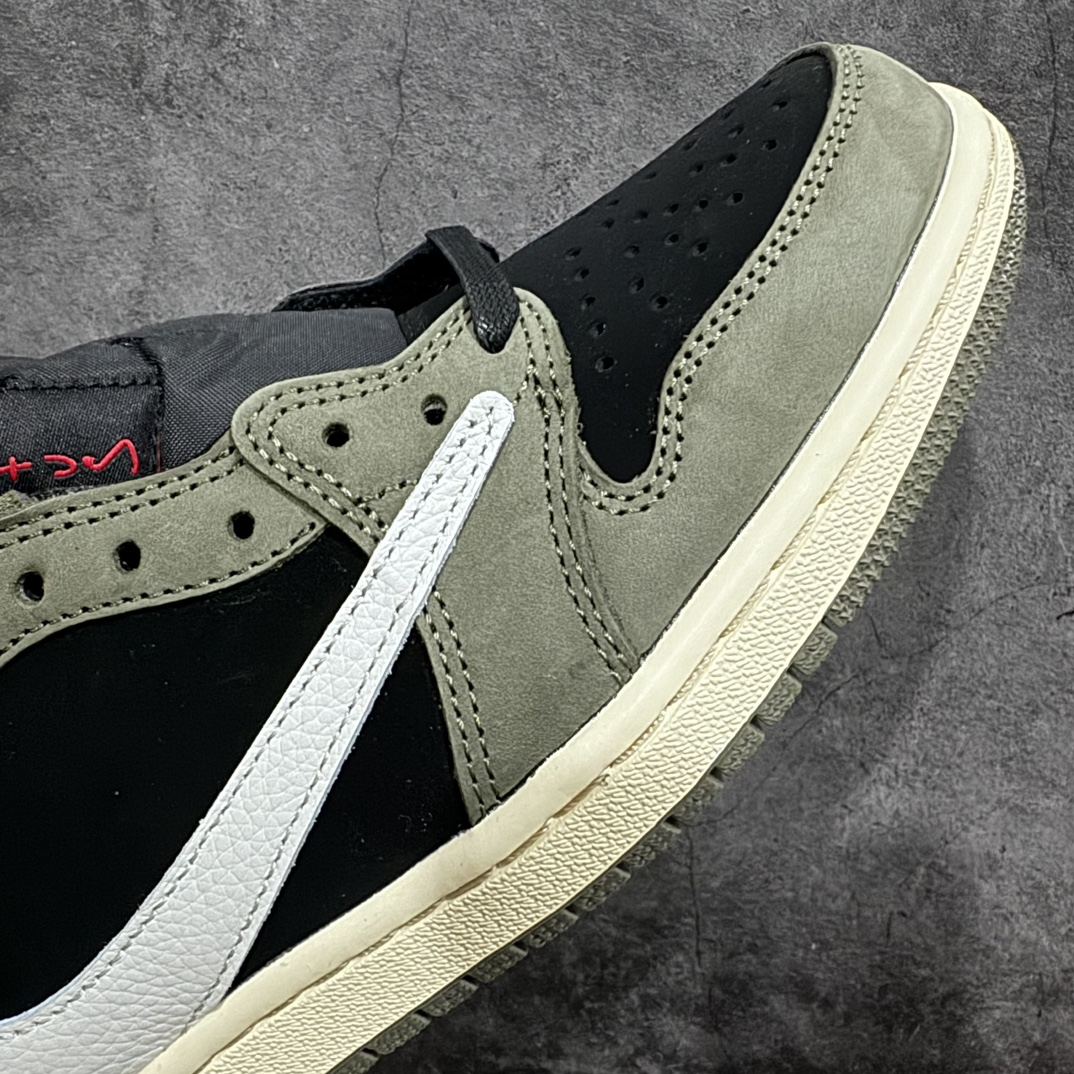 图片[6]-【原厂版本】Travis Scott x Air Jordan AJ1 Low OG SP TS联名军绿倒钩7.0低帮 DM7866-002全系列配色 外贸特供批次 新配色不断更新开发 市场中端王者 全套原纸板楦头开发 确保原汁原味 完美呈现一代版型 一比一鞋头弧度高度鞋身弧度 此版本只针对中端市场 细节品控鞋型随意秒杀市面同价位 鞋型完美 不臃肿别扭 头层皮料加持 用料绝不含糊 进口玻璃冲刀皮料裁剪零毛边 电脑针车工艺 超高鞋面清洁度 最高QC检验标准 控制溢胶瑕疵 原盒原配 飞翼3D高频深度立体 工艺方面大到整体鞋型 漏斗收腰 底线拉帮 LOGO立体程度 小到针眼排布 载片对称 冲孔效果 鞋标规范 鞋垫背胶等等 无一不是口碑收割 每双都是一个回头客SIZE：36 36.5 37.5 38 38.5 39 40 40.5 41 42 42.5 43 44 44.5 45 46 47.5 编码：X10340380-鞋库