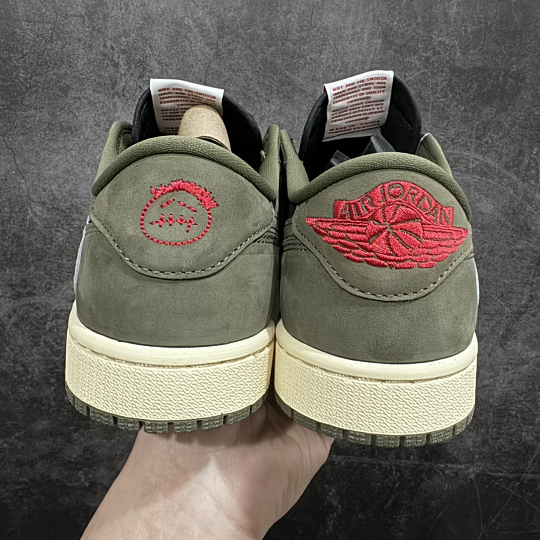 图片[2]-【原厂版本】Travis Scott x Air Jordan AJ1 Low OG SP TS联名军绿倒钩7.0低帮 DM7866-002全系列配色 外贸特供批次 新配色不断更新开发 市场中端王者 全套原纸板楦头开发 确保原汁原味 完美呈现一代版型 一比一鞋头弧度高度鞋身弧度 此版本只针对中端市场 细节品控鞋型随意秒杀市面同价位 鞋型完美 不臃肿别扭 头层皮料加持 用料绝不含糊 进口玻璃冲刀皮料裁剪零毛边 电脑针车工艺 超高鞋面清洁度 最高QC检验标准 控制溢胶瑕疵 原盒原配 飞翼3D高频深度立体 工艺方面大到整体鞋型 漏斗收腰 底线拉帮 LOGO立体程度 小到针眼排布 载片对称 冲孔效果 鞋标规范 鞋垫背胶等等 无一不是口碑收割 每双都是一个回头客SIZE：36 36.5 37.5 38 38.5 39 40 40.5 41 42 42.5 43 44 44.5 45 46 47.5 编码：X10340380-鞋库