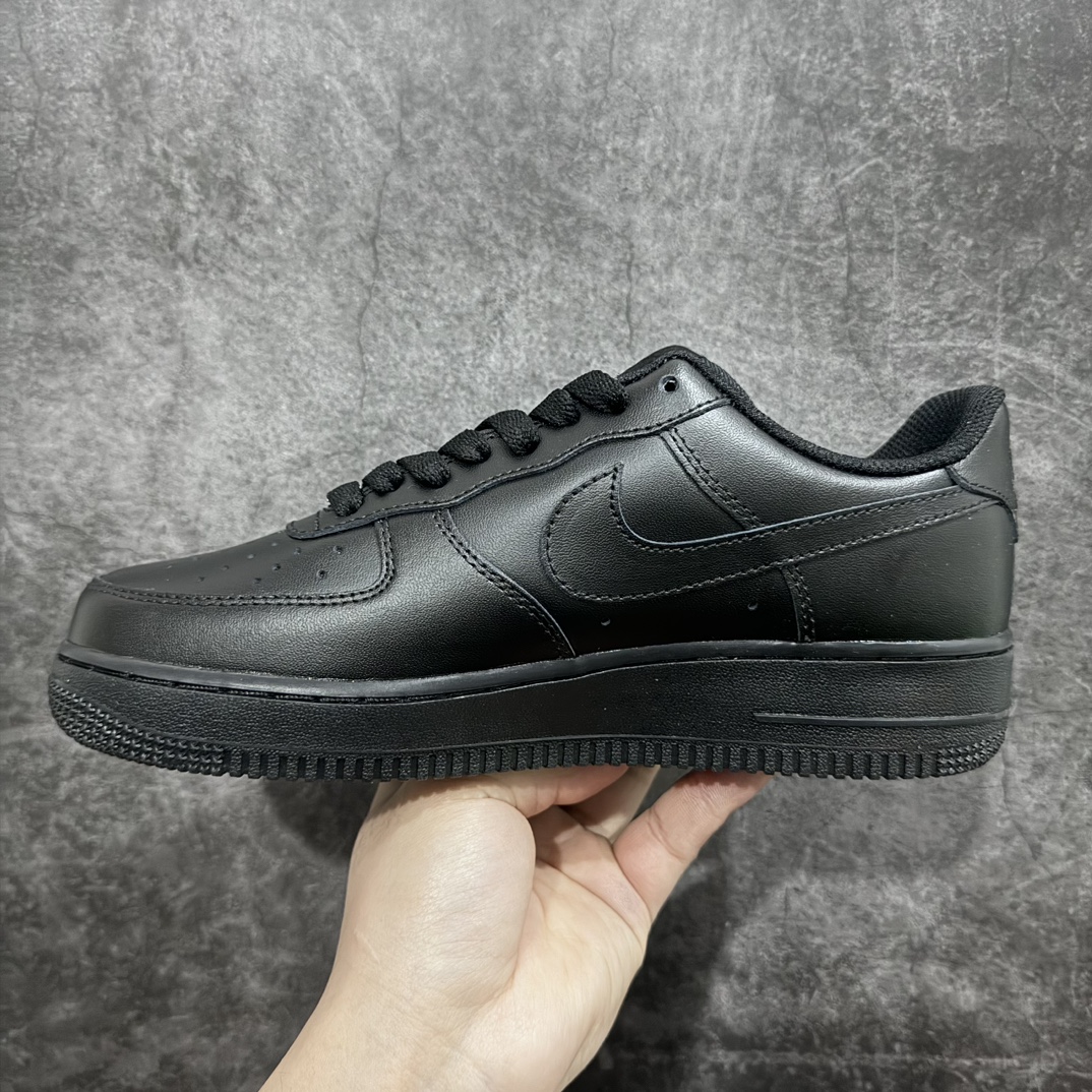 图片[2]-【渠道LJ版】私人订单 Sky High Farm Workwear x KAWS x NK Air Force 1 Low 空军一号三方联名低帮板鞋 黑色 CW2288-001 共有两款配色问世 这一次 Sky High Farm Workwear 也是诚邀 KAWS 以及 NK Lab 多方共同打造了这双三方联名的空军一号以其中的白色款式为例的，直观看上去整体造型基本与普通白色的 Air Force 1 没有太大区别 唯一不同的也是最具亮点的就是鞋身两侧类似「云朵」造型的 Nike Swoosh这一设计也将象征着 KAWS 的标志性涂鸦风格体现的淋漓尽致 SIZE：36 36.5 37.5 38 38.5 39 40 40.5 41 42 42.5 43 44 44.5 45 46n-莆田鞋批发中心